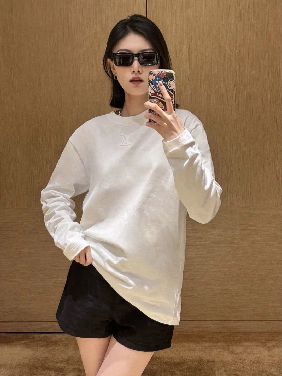 루이비통 엠보스드 LV 롱 슬리브드 티셔츠