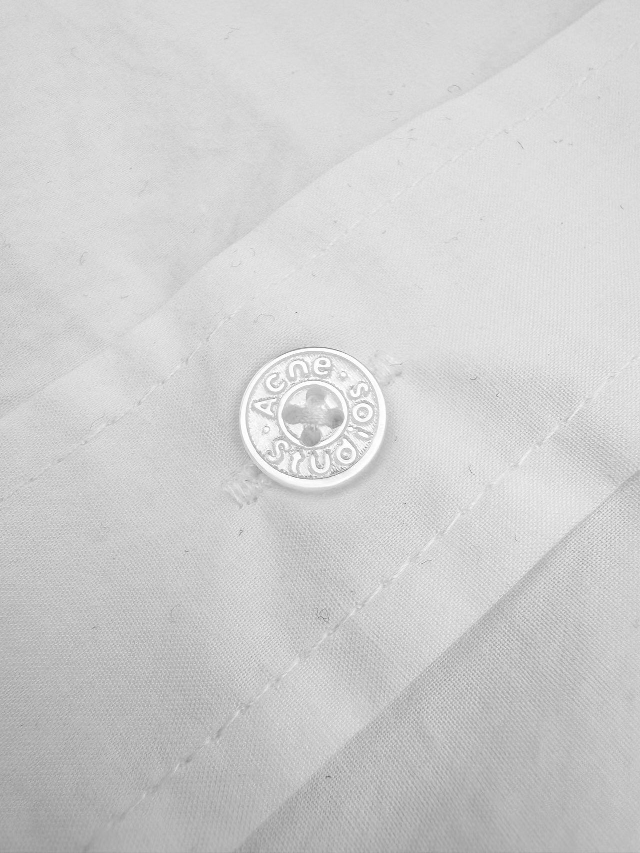 아크네 스튜디오 화이트 버튼업 셔츠