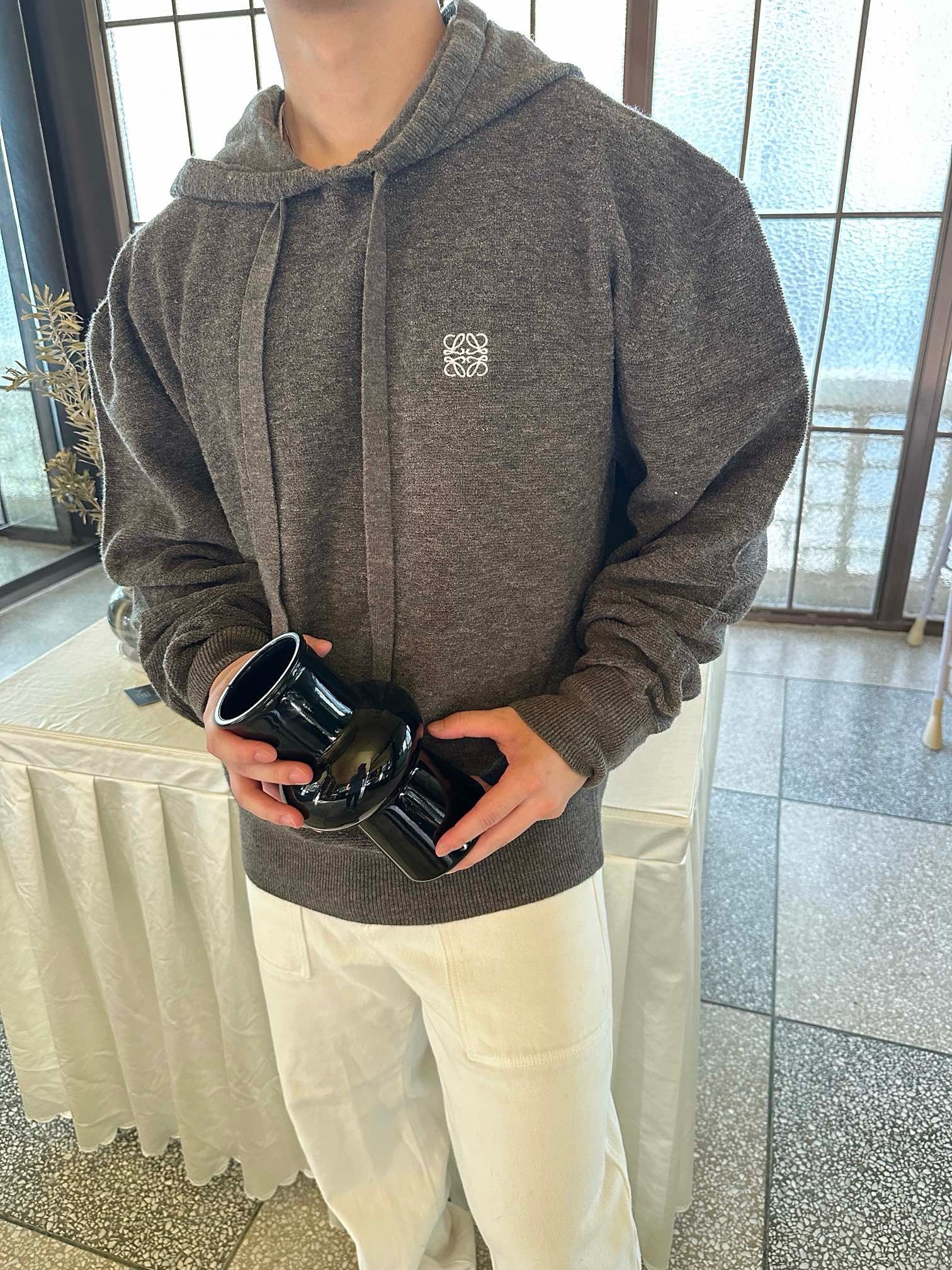 로에베 울 후드티