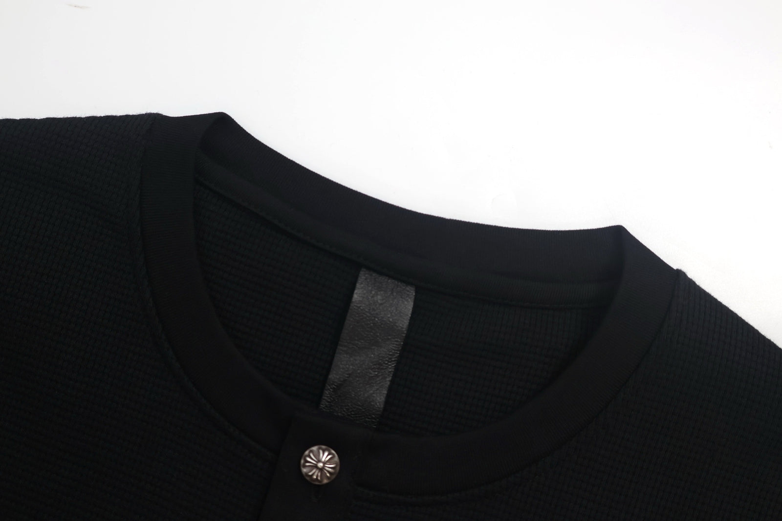 크롬하츠 헨리넥 크로스 와펜 와플 니트 롱슬리브 티셔츠