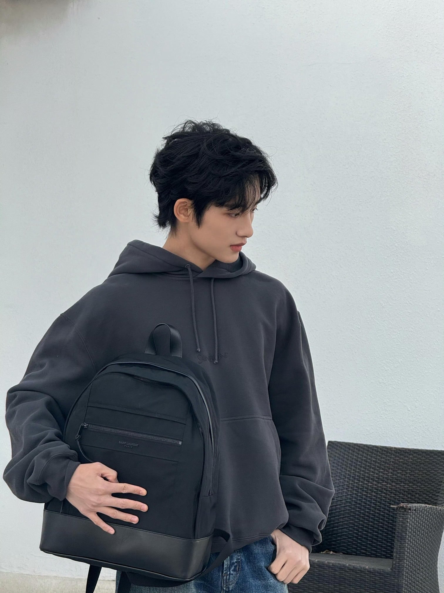 생로랑 로고 자수 후드티
