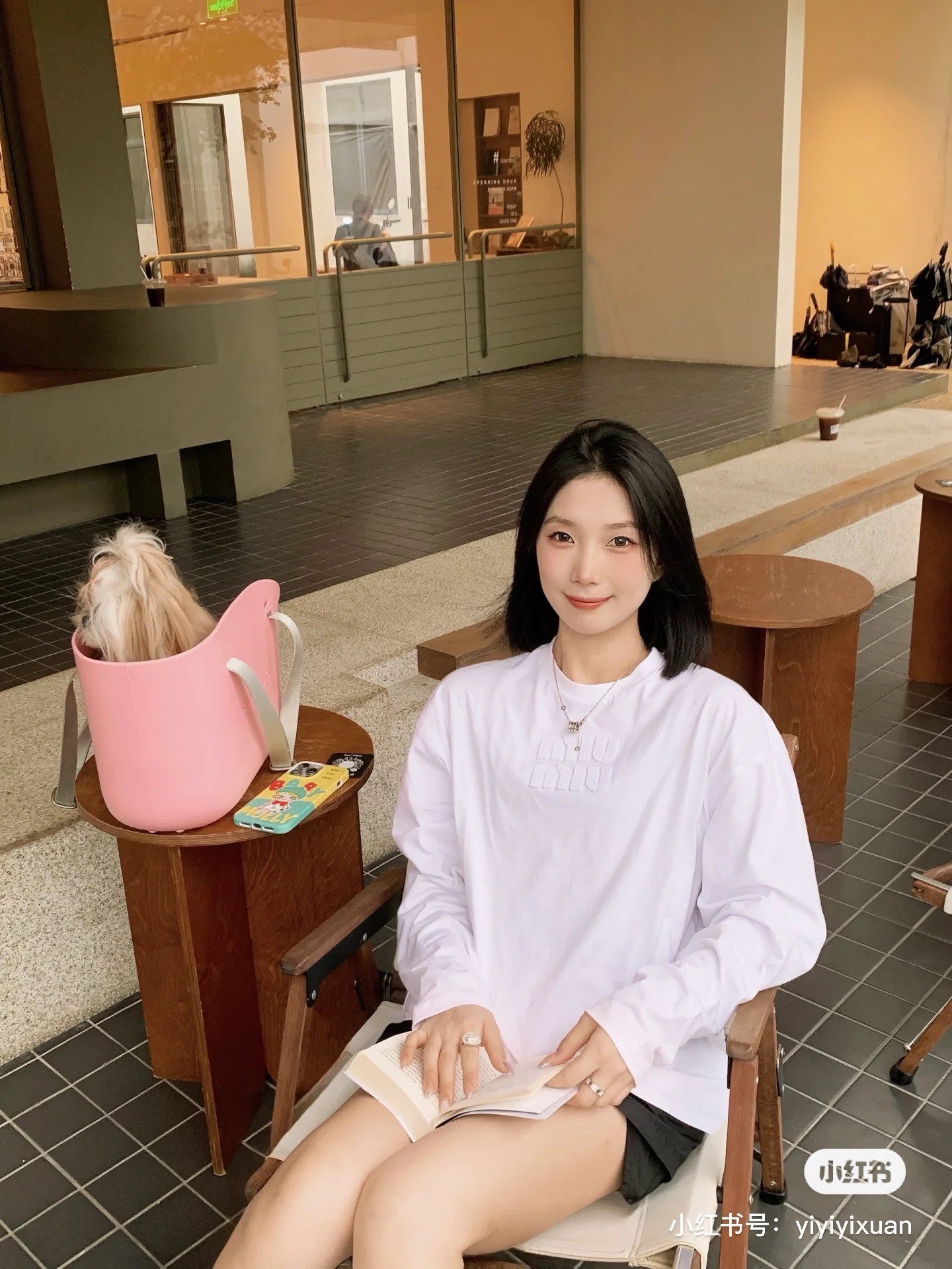 미우미우 자수 로고 롱슬리브 코튼 티셔츠