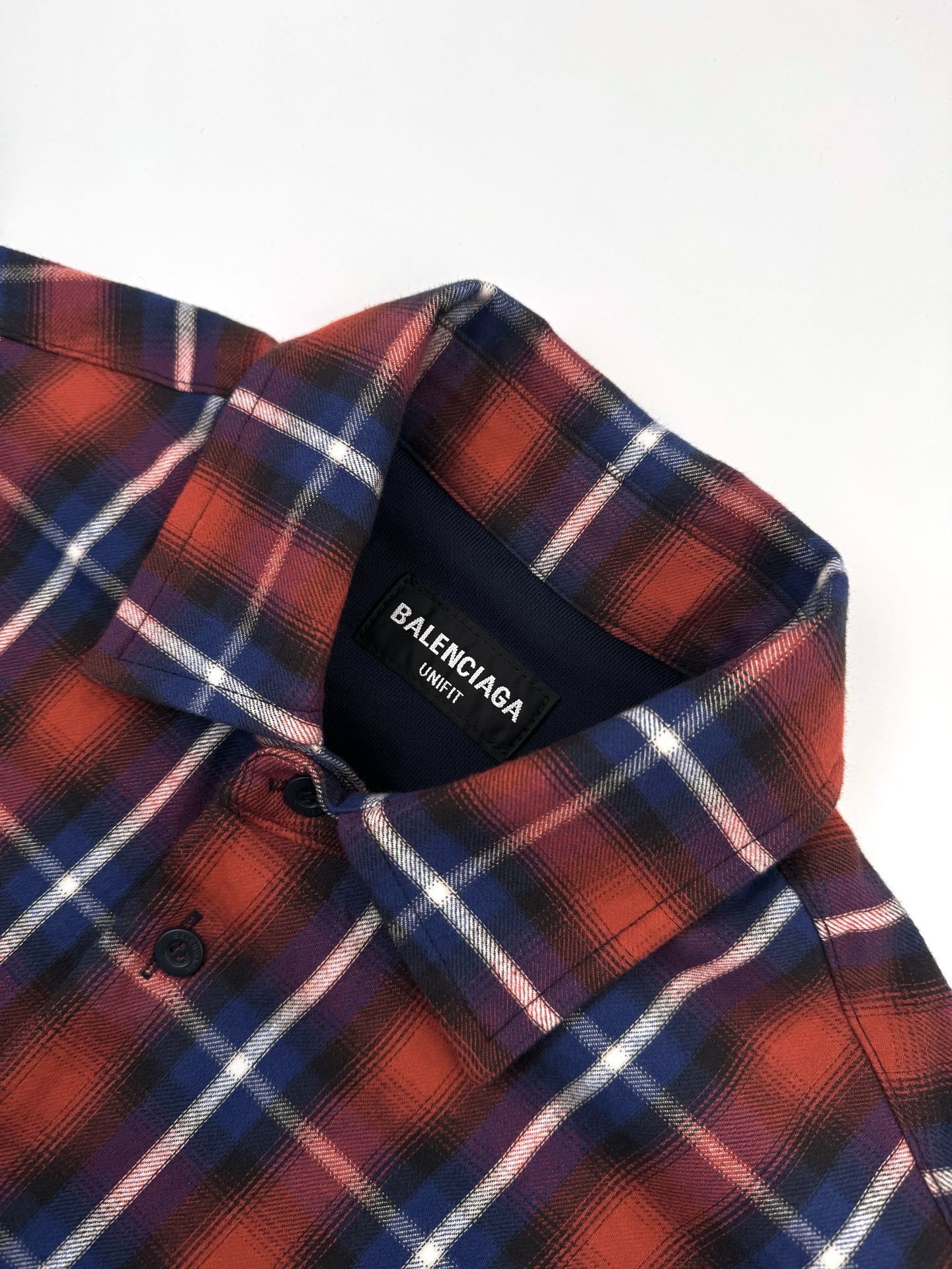 발렌시아가 셔츠