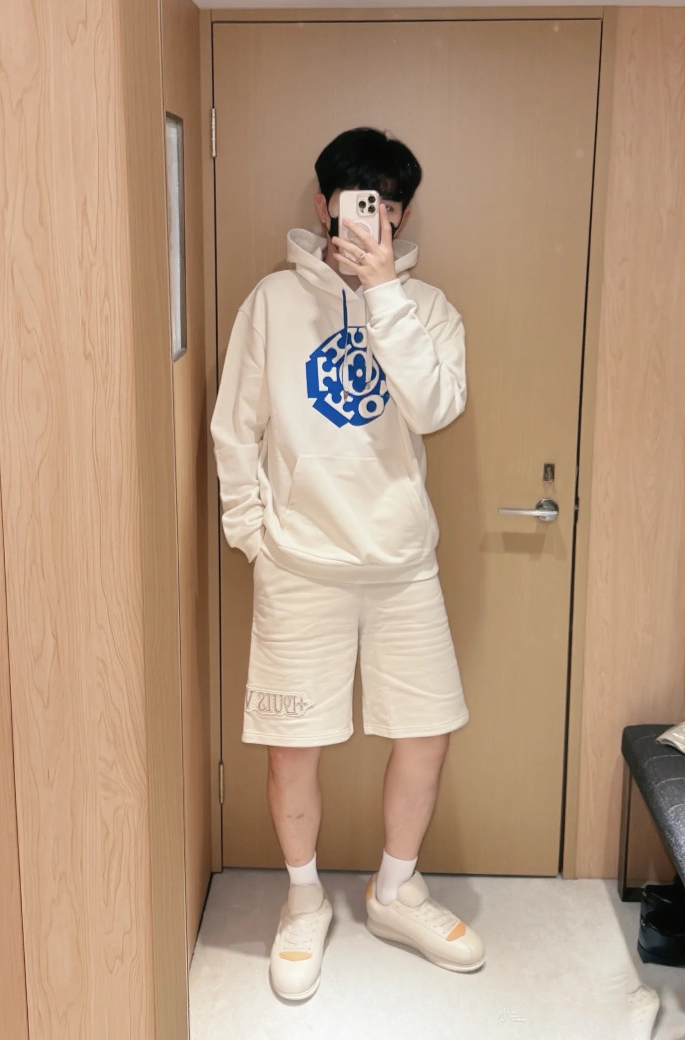 루이비통 프린티드 시그니처 후디