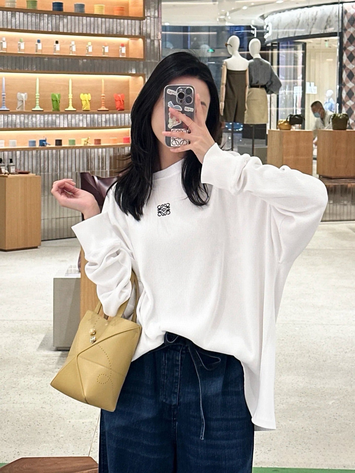 로에베 오버사이즈 핏 롱 슬리브 티셔츠