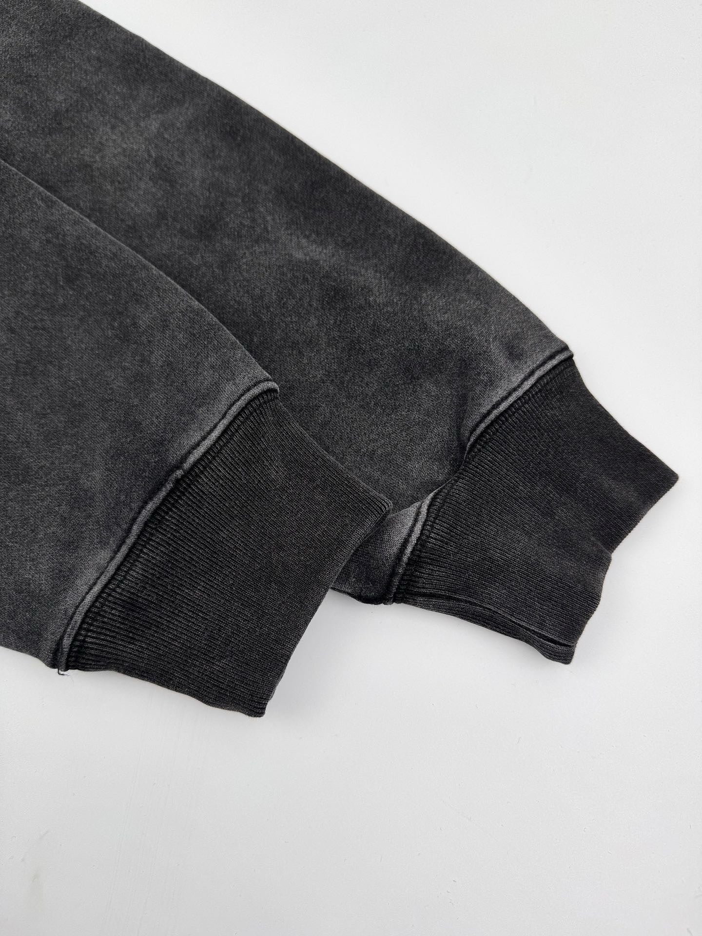 구찌 블랙 자수 저지 맨투맨