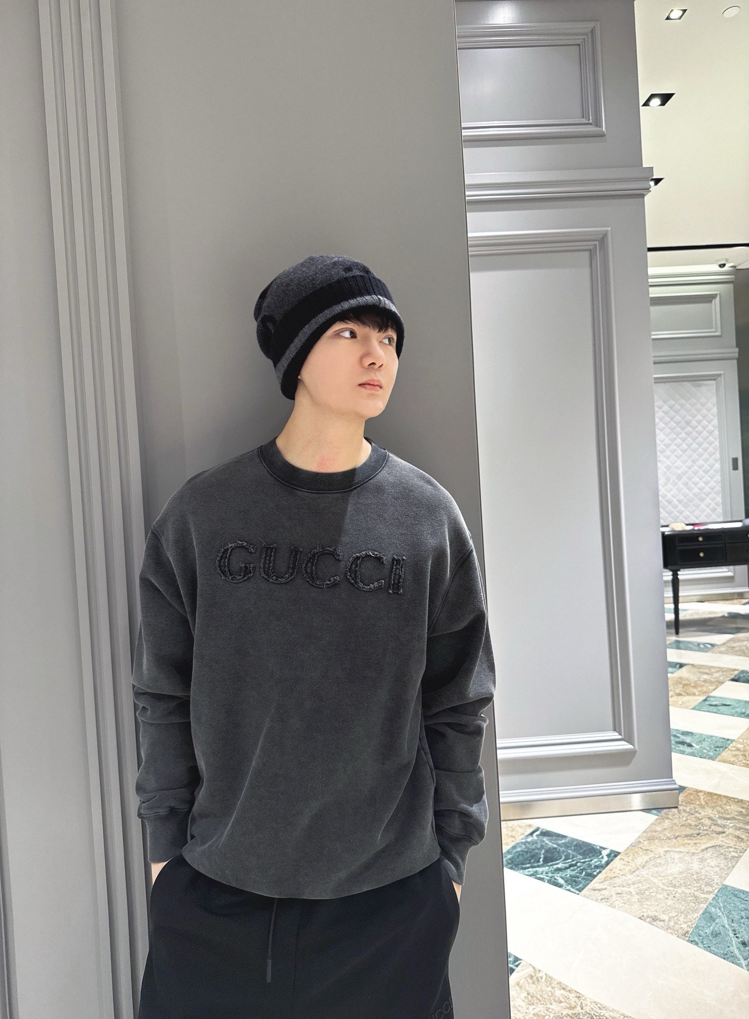 구찌 블랙 자수 저지 맨투맨