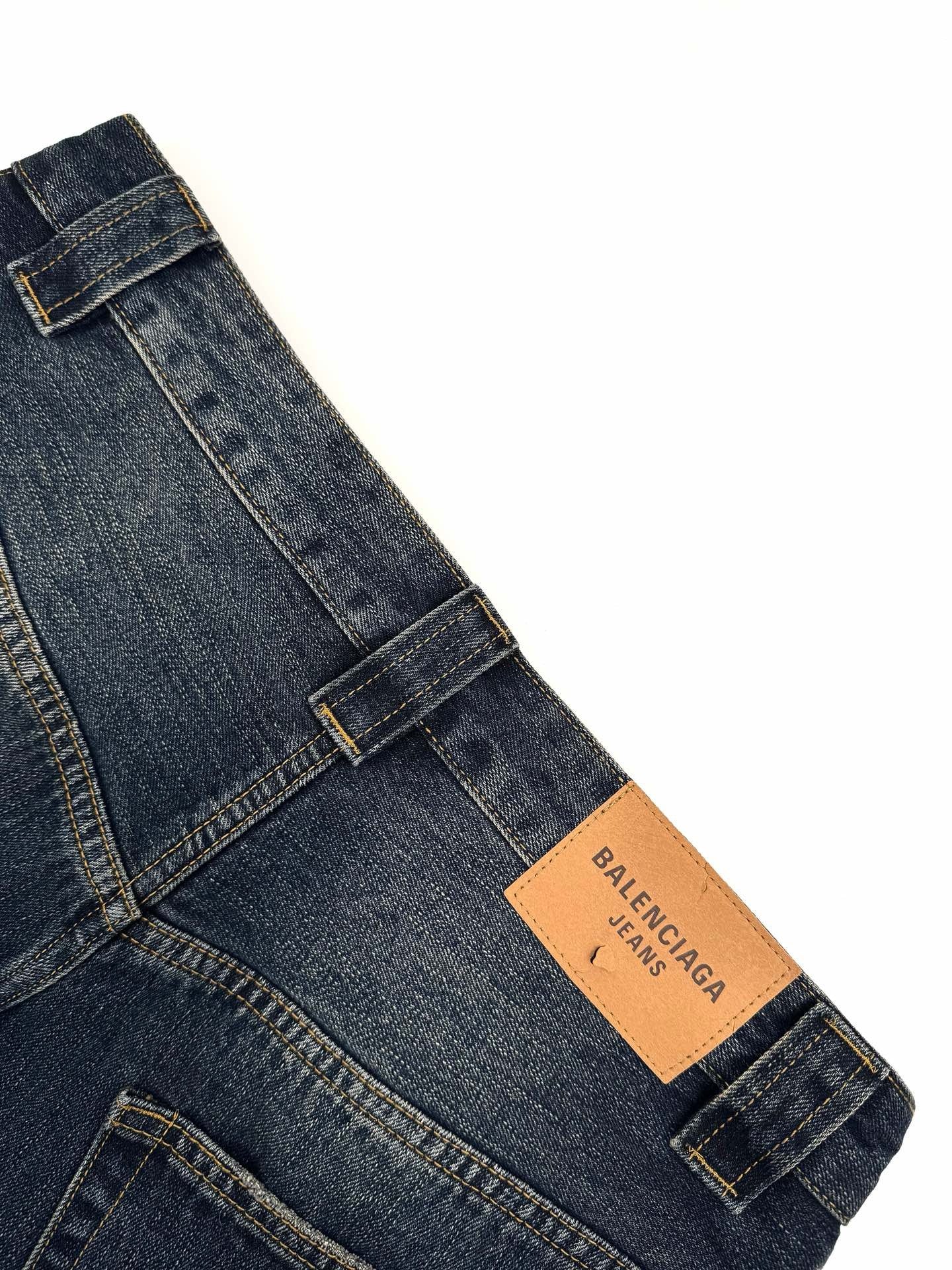 발렌시아가 로고 워싱 배기 데님 팬츠