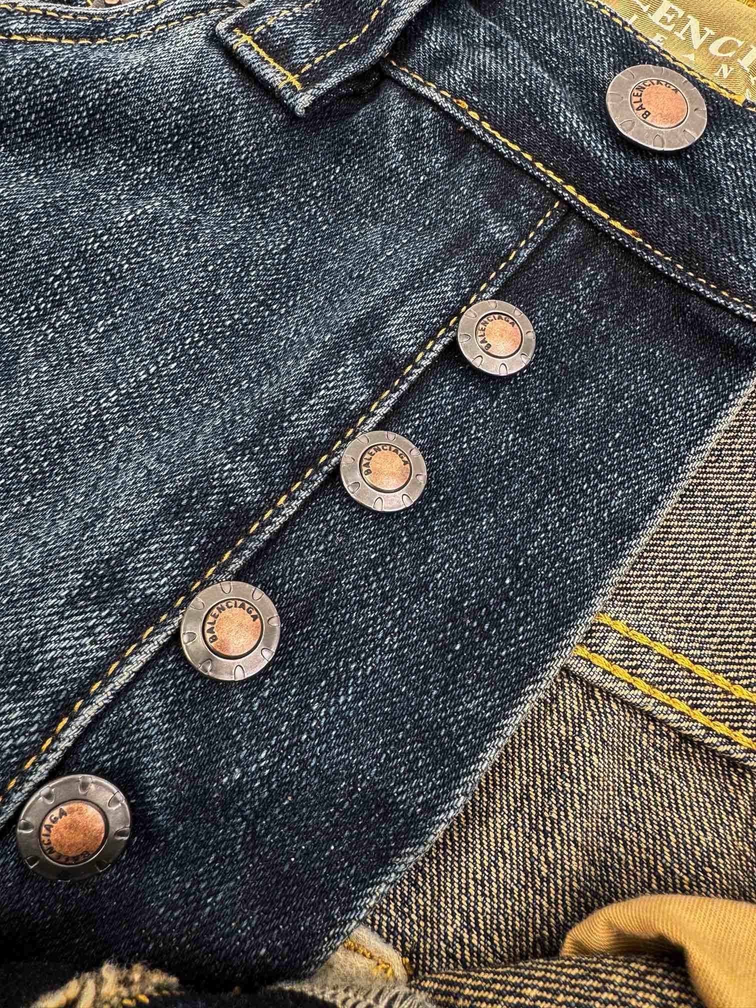 발렌시아가 로고 워싱 배기 데님 팬츠