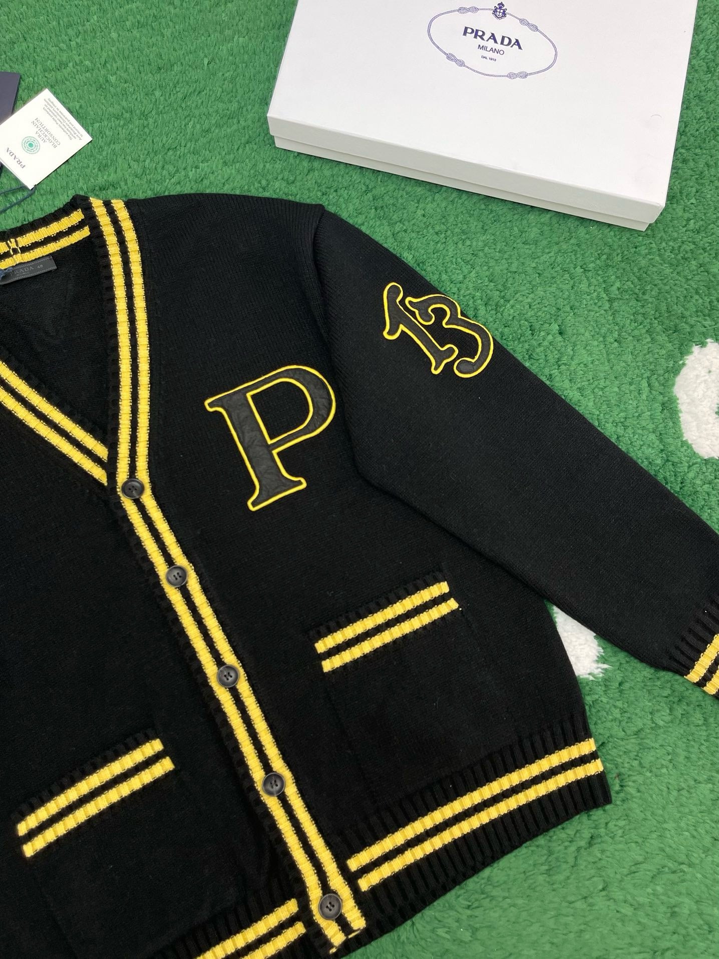 프라다 울 앤 캐시미어 가디건