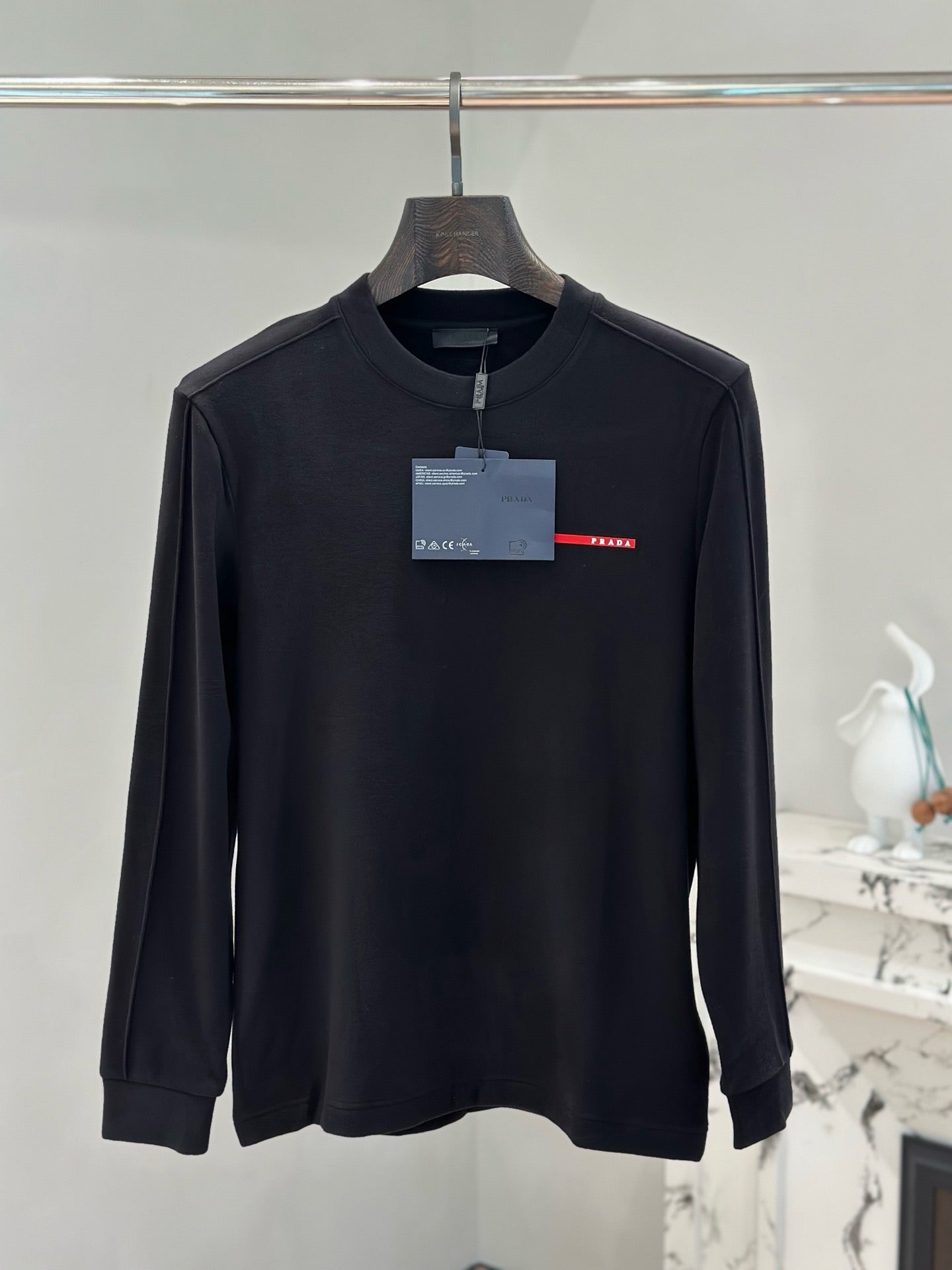 프라다 체스트 레드로고 맨투맨