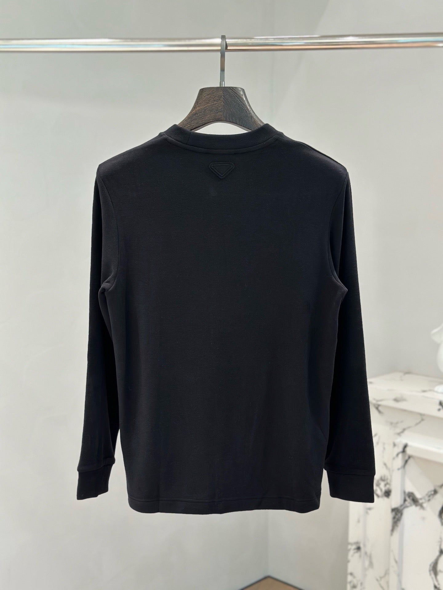 프라다 체스트 레드로고 맨투맨