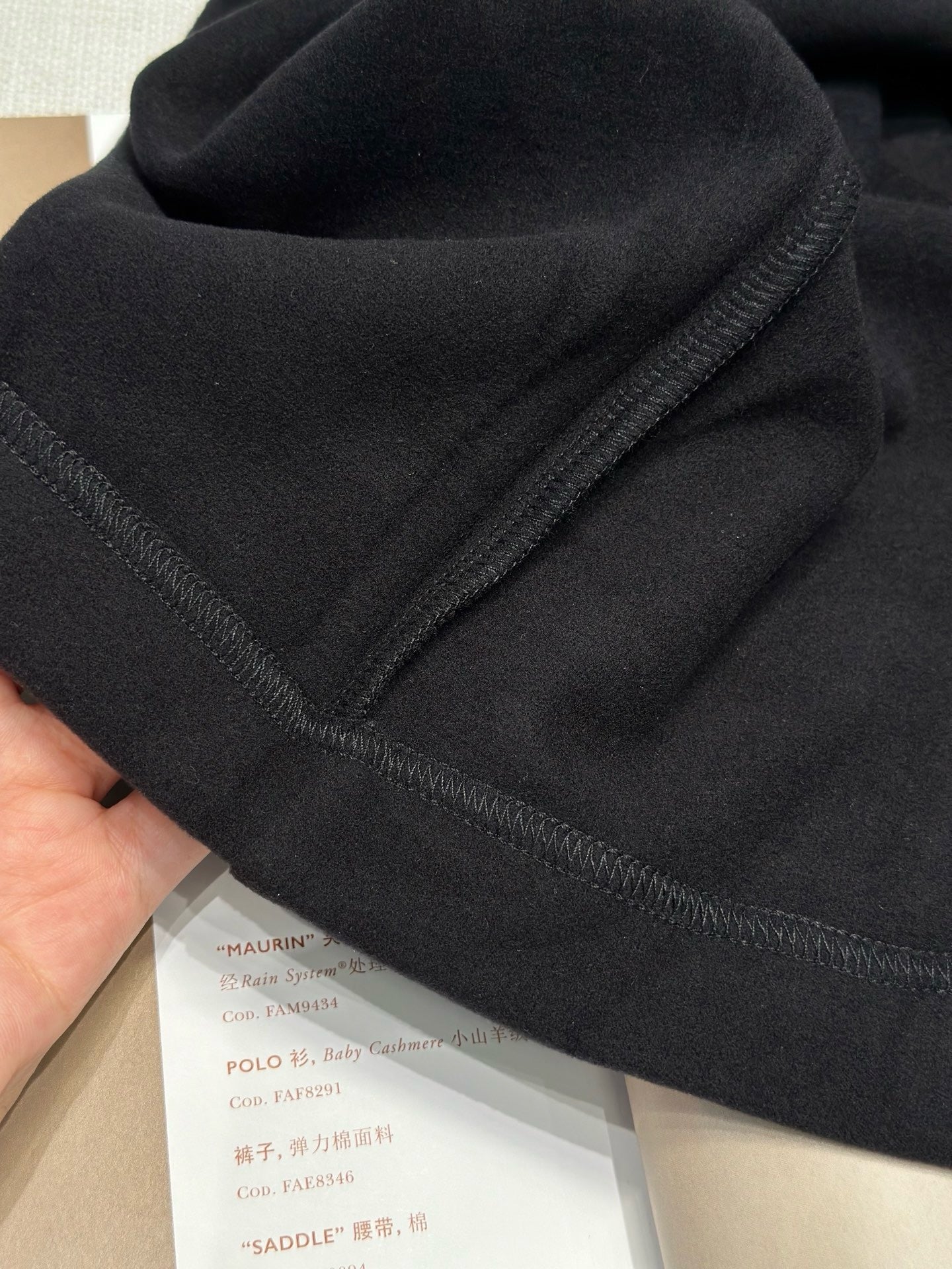 프라다 체스트 레드로고 맨투맨