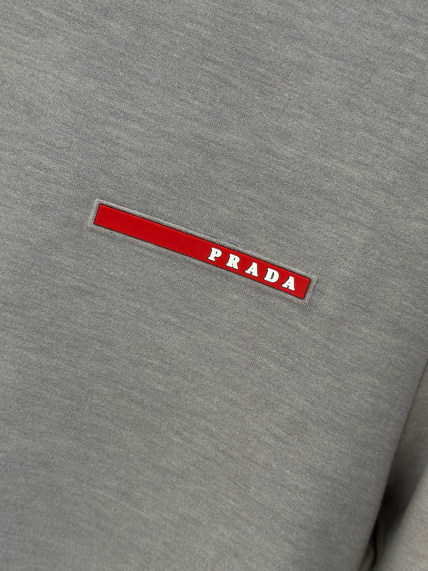 프라다 체스트 레드로고 맨투맨