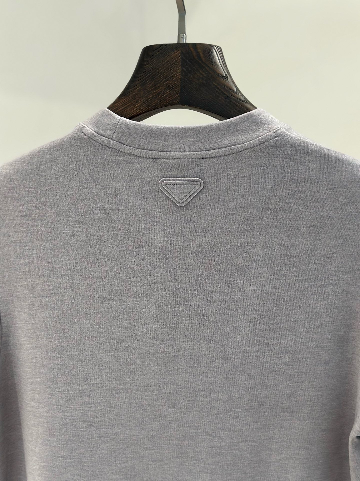 프라다 체스트 레드로고 맨투맨