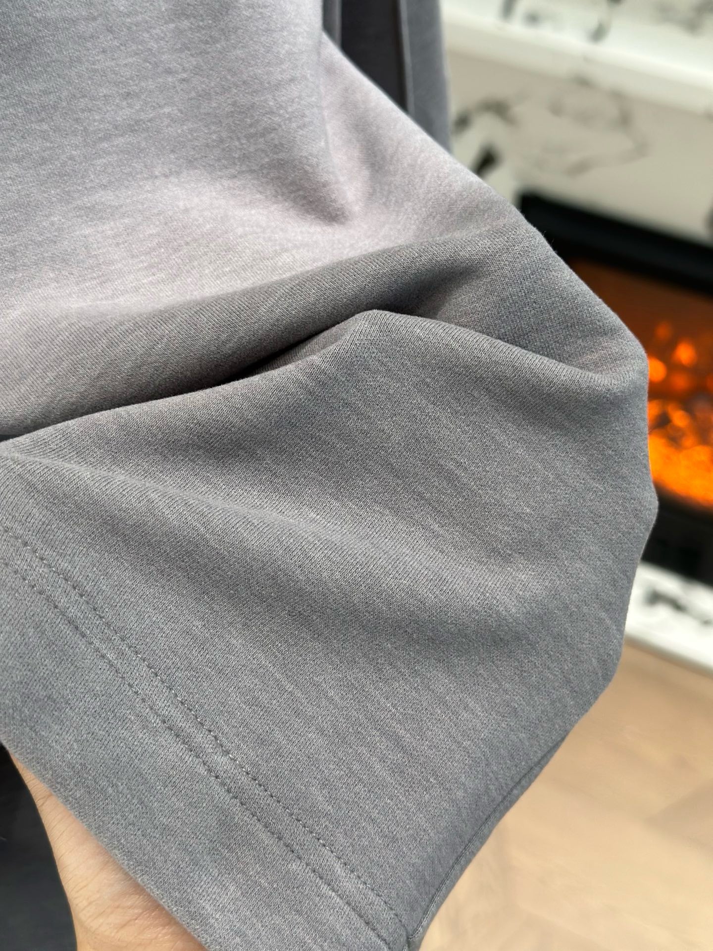 프라다 체스트 레드로고 맨투맨