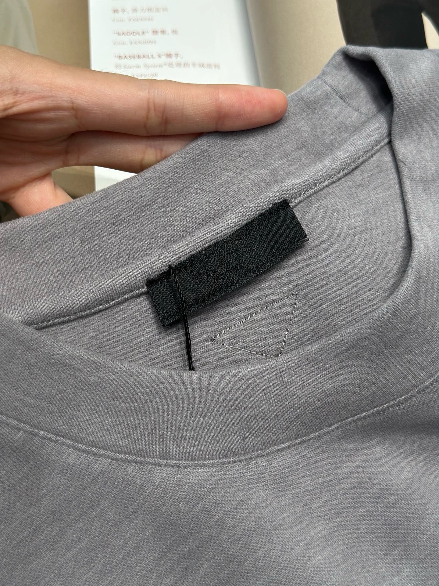 프라다 체스트 레드로고 맨투맨