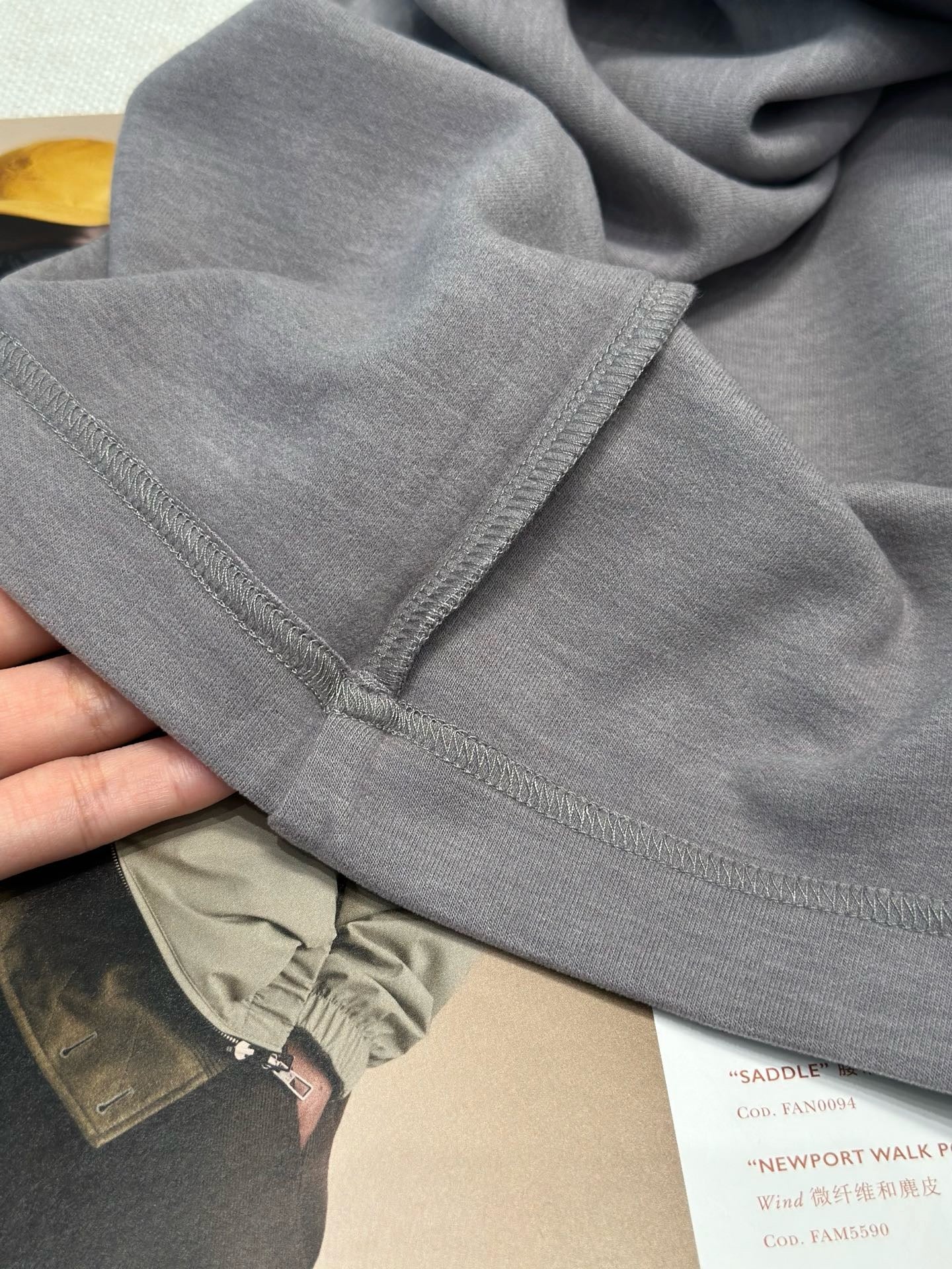 프라다 체스트 레드로고 맨투맨