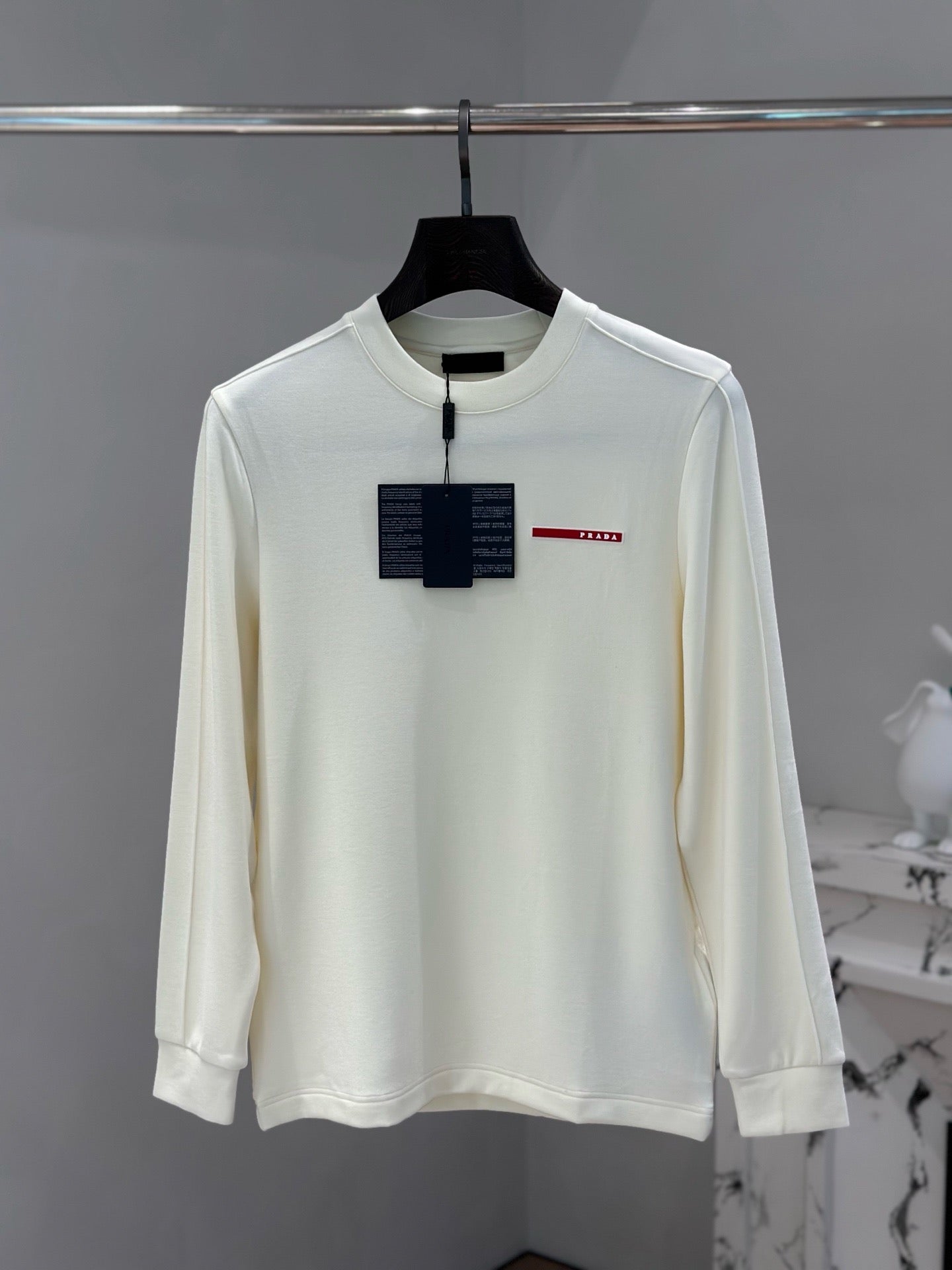 프라다 체스트 레드로고 맨투맨