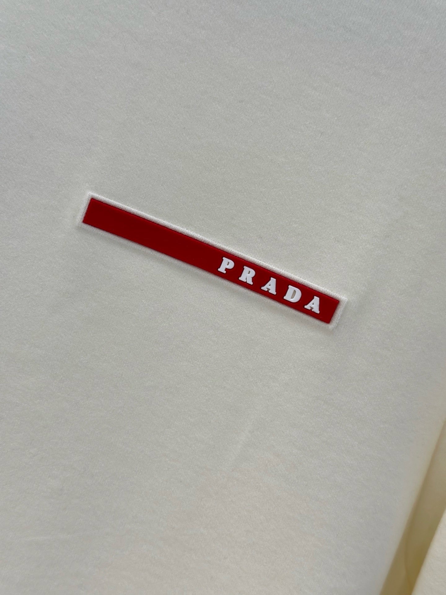 프라다 체스트 레드로고 맨투맨