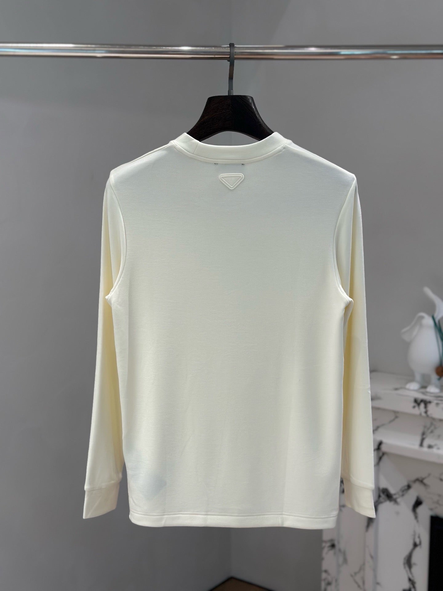 프라다 체스트 레드로고 맨투맨