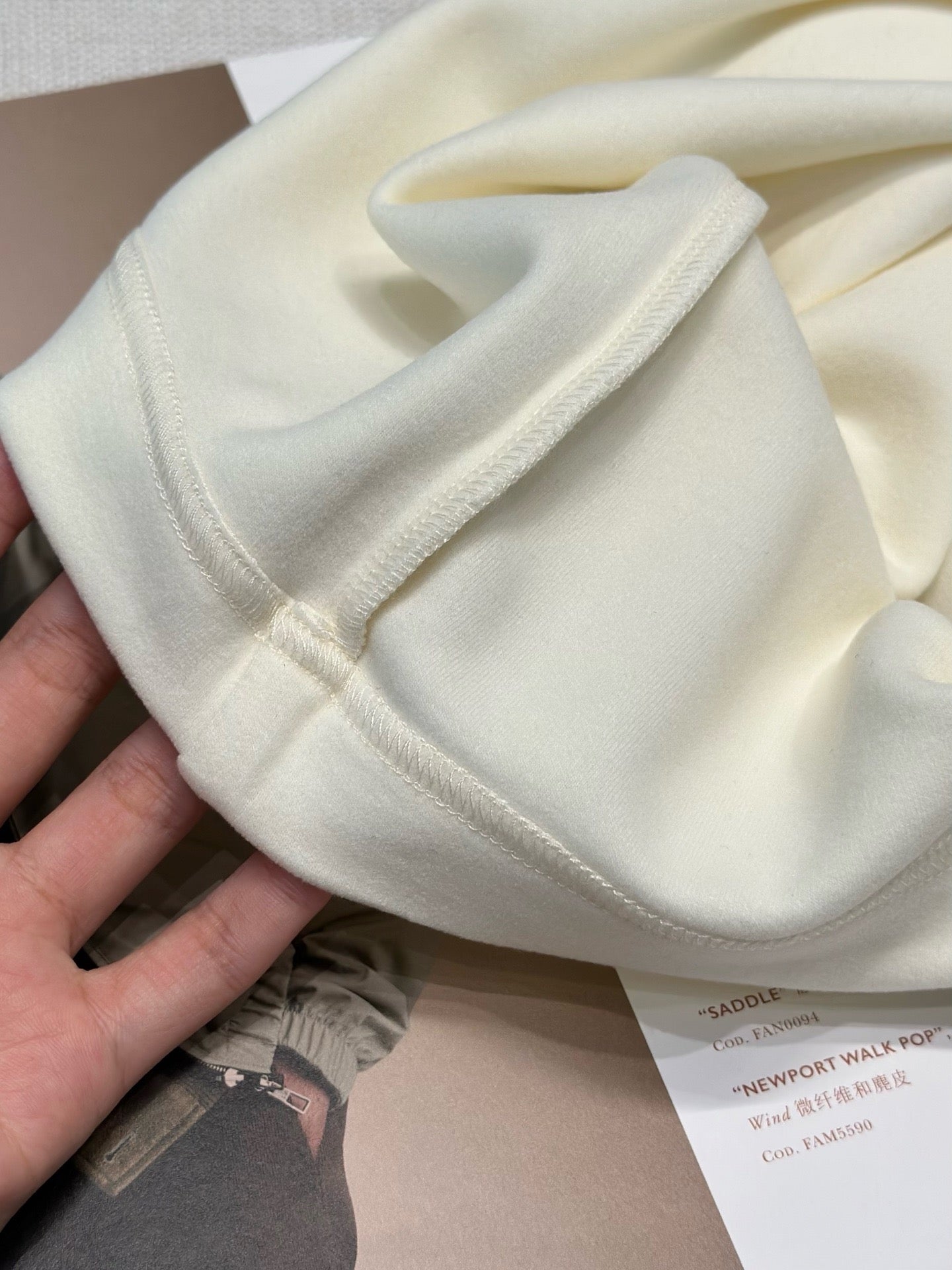 프라다 체스트 레드로고 맨투맨