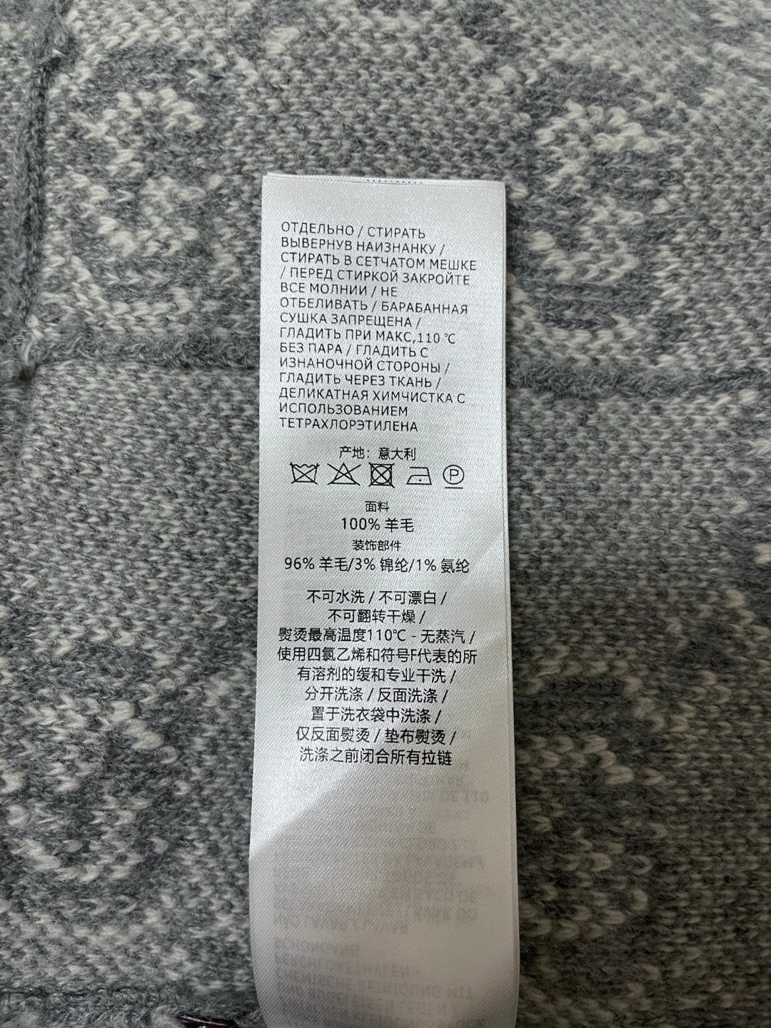 구찌 GG 부클레 스티치 자카드 가디건