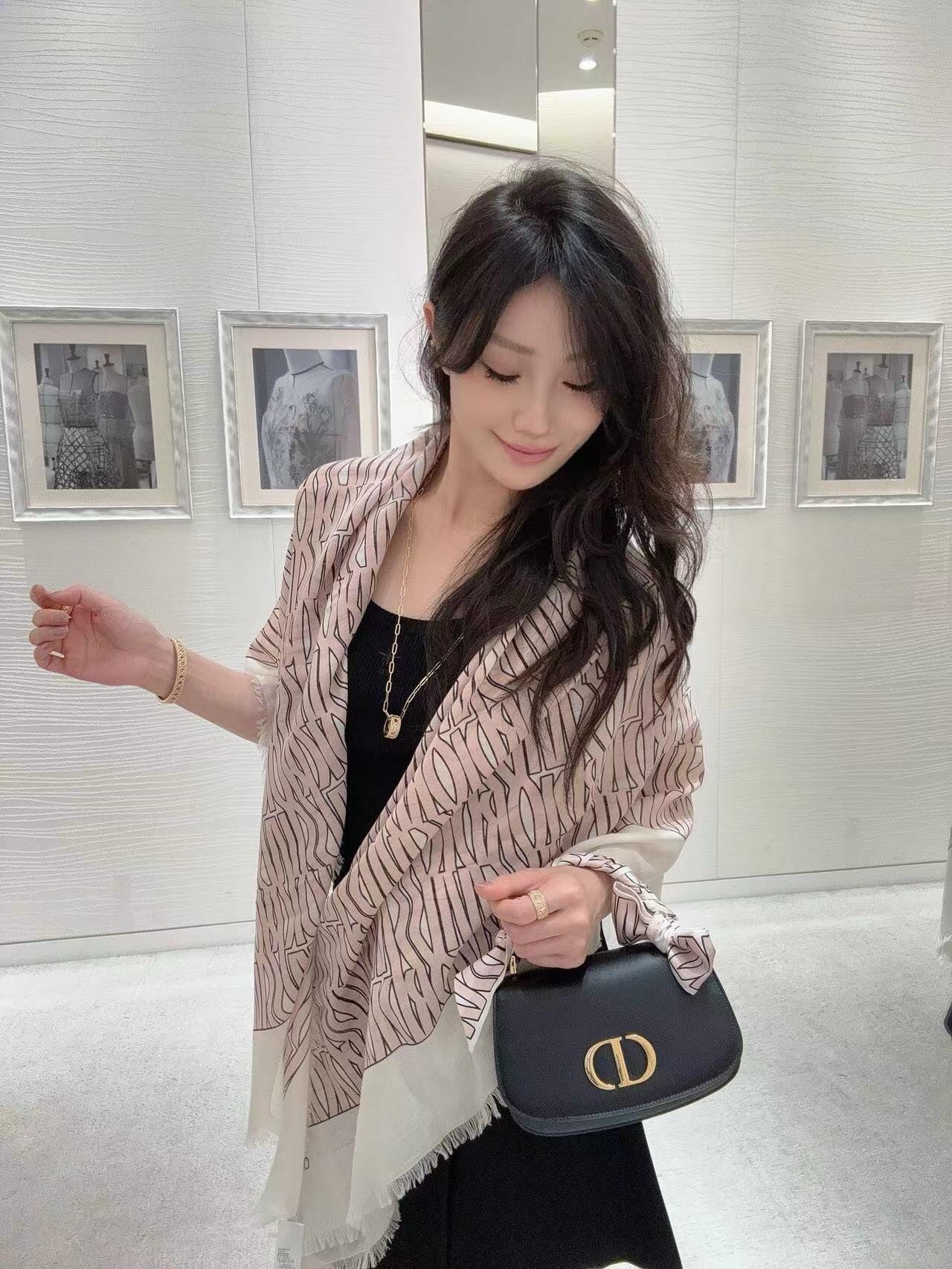 디올 30 몽테인 에비뉴 미디엄 탑 핸들백
