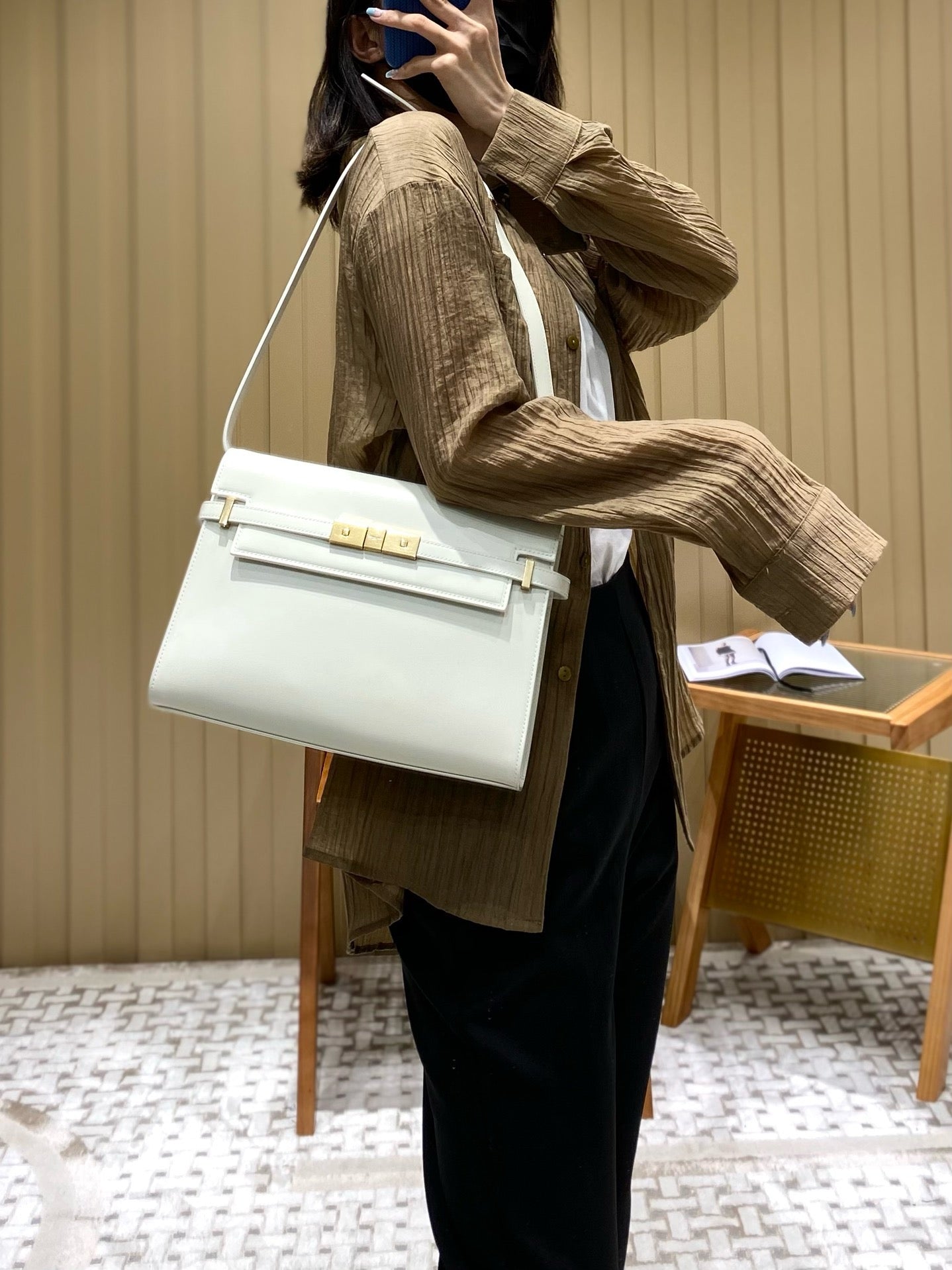 생로랑 맨하탄 숄더백 미디움