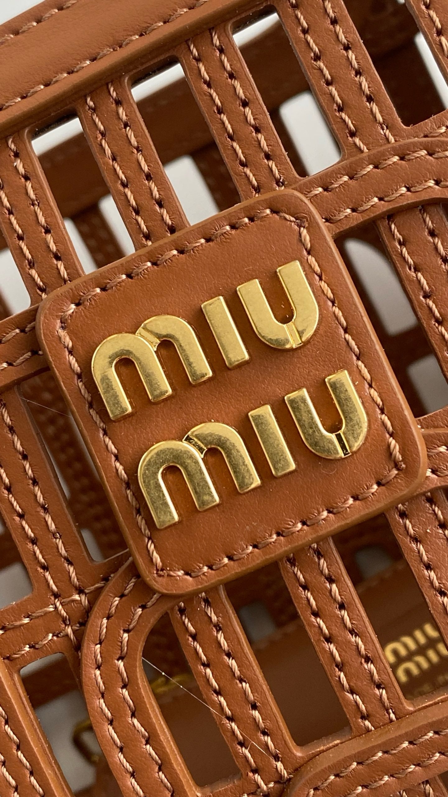 미우미우 가죽 바스켓 토트백