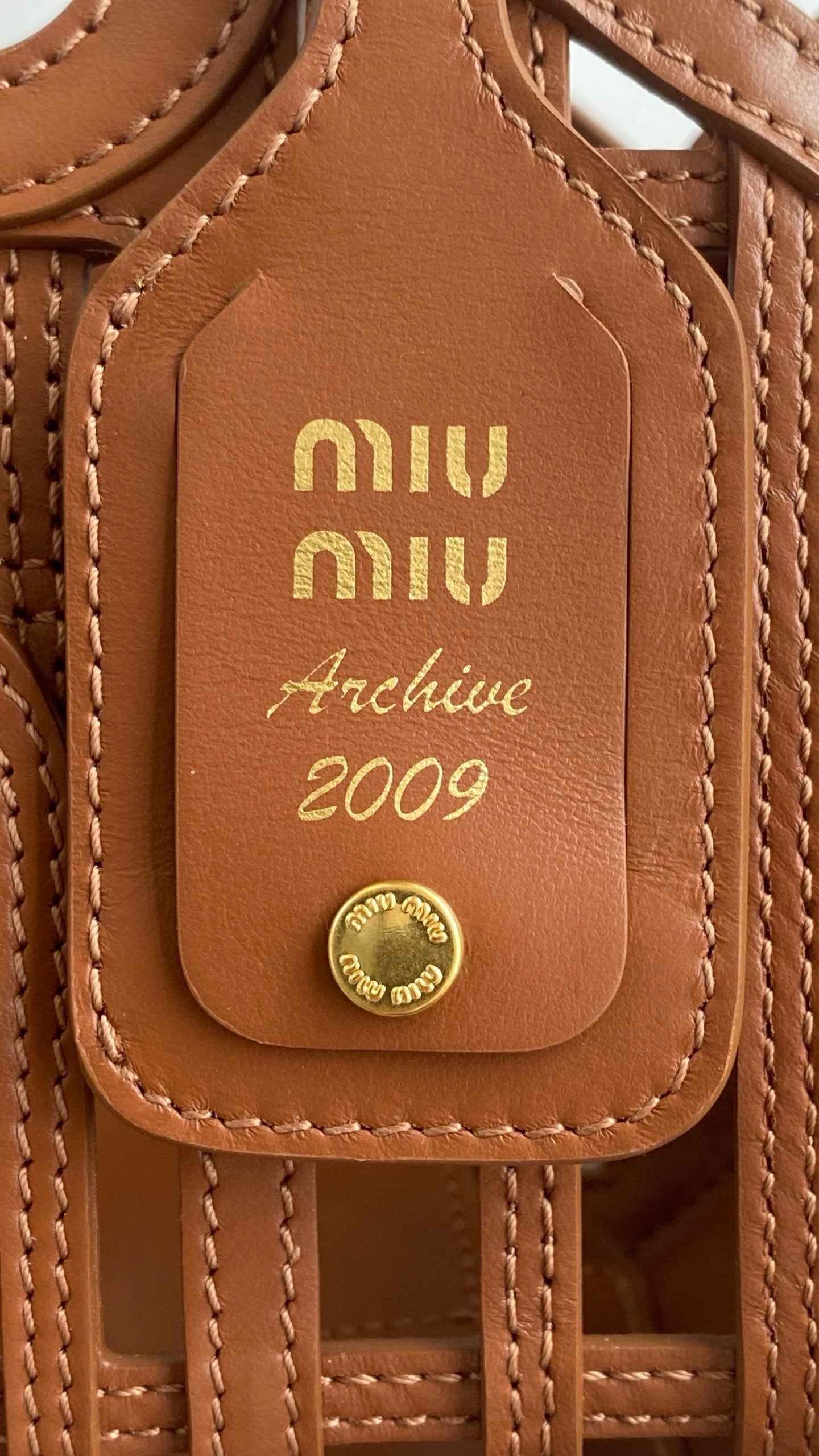 미우미우 가죽 바스켓 토트백