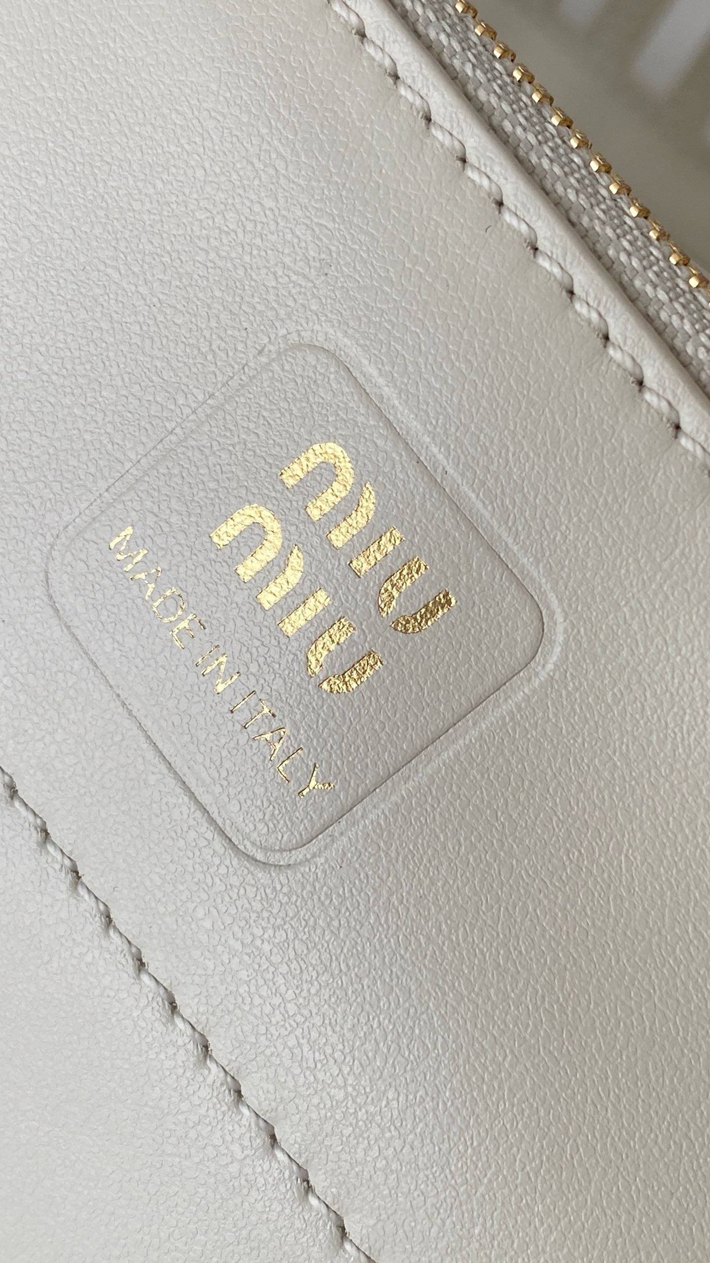 미우미우 가죽 바스켓 토트백