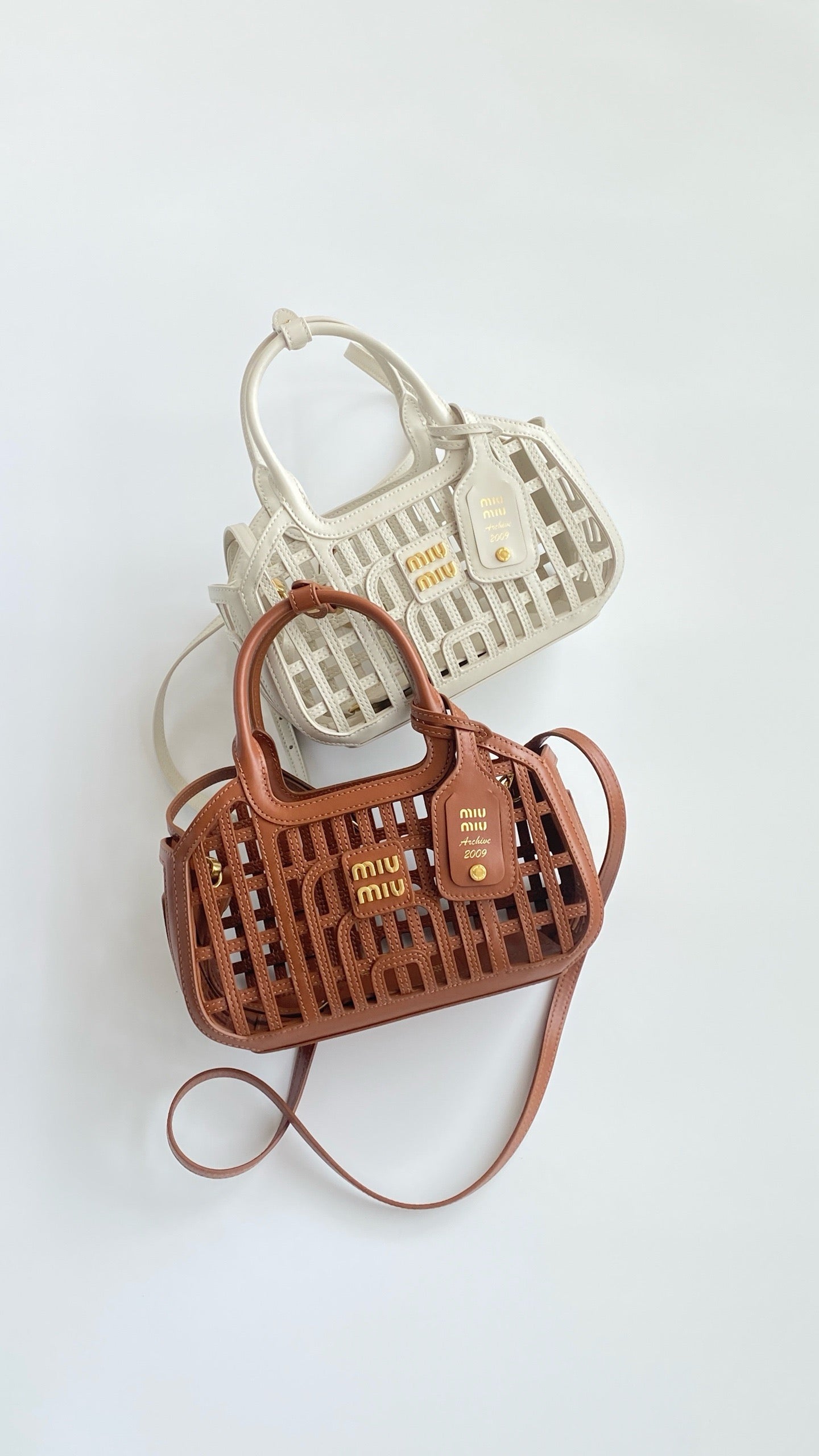 미우미우 가죽 바스켓 토트백