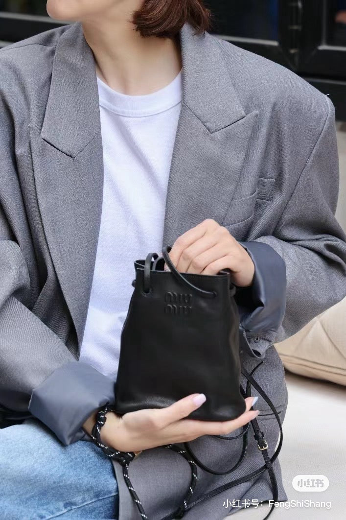 미우미우 나파 가죽 미니 백