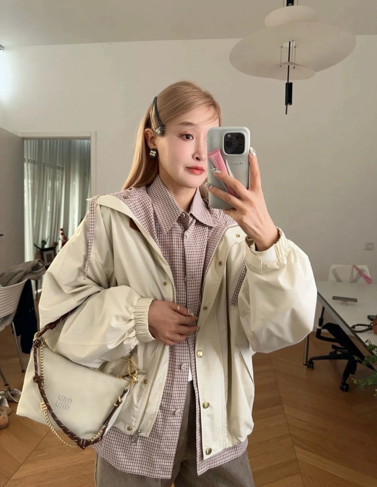 미우미우 개버딘 파우치