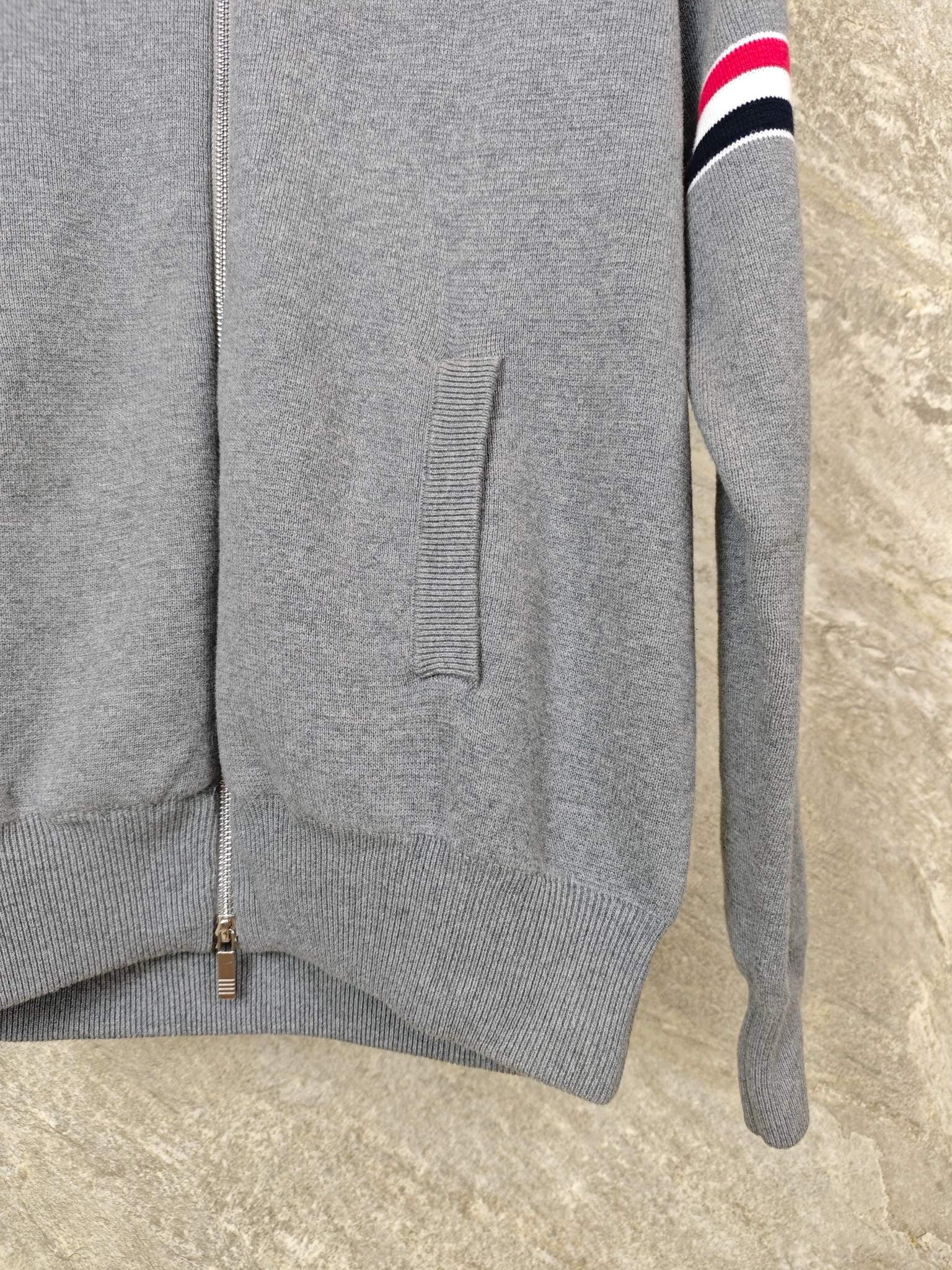 톰브라운 코튼 밀라노 스티치 암밴드 봄버 재킷