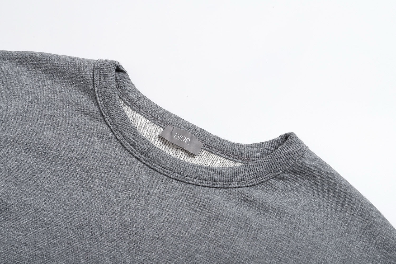 디올 몽테인 맨투맨