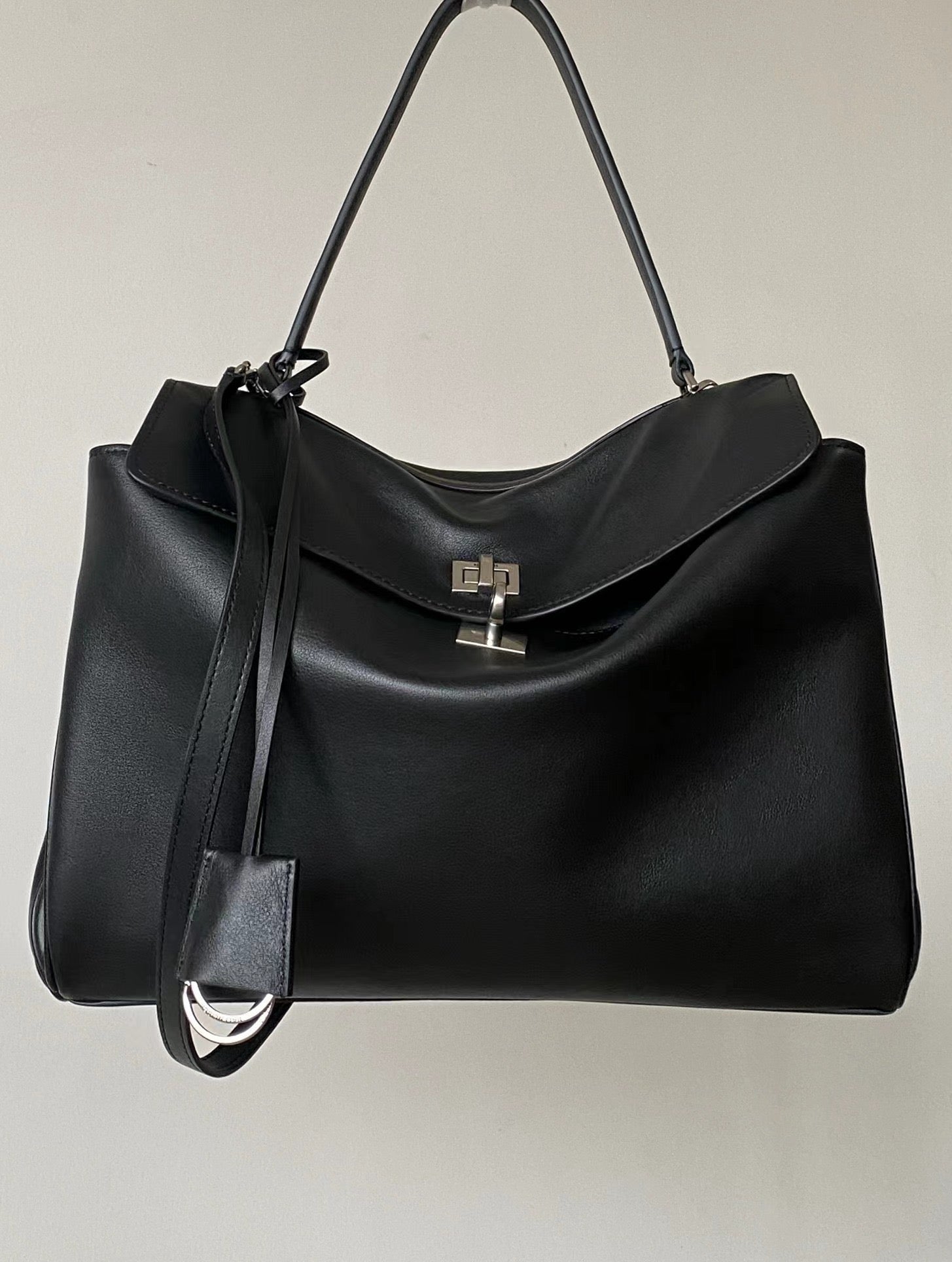 발렌시아가 로데오 핸드백 미디움