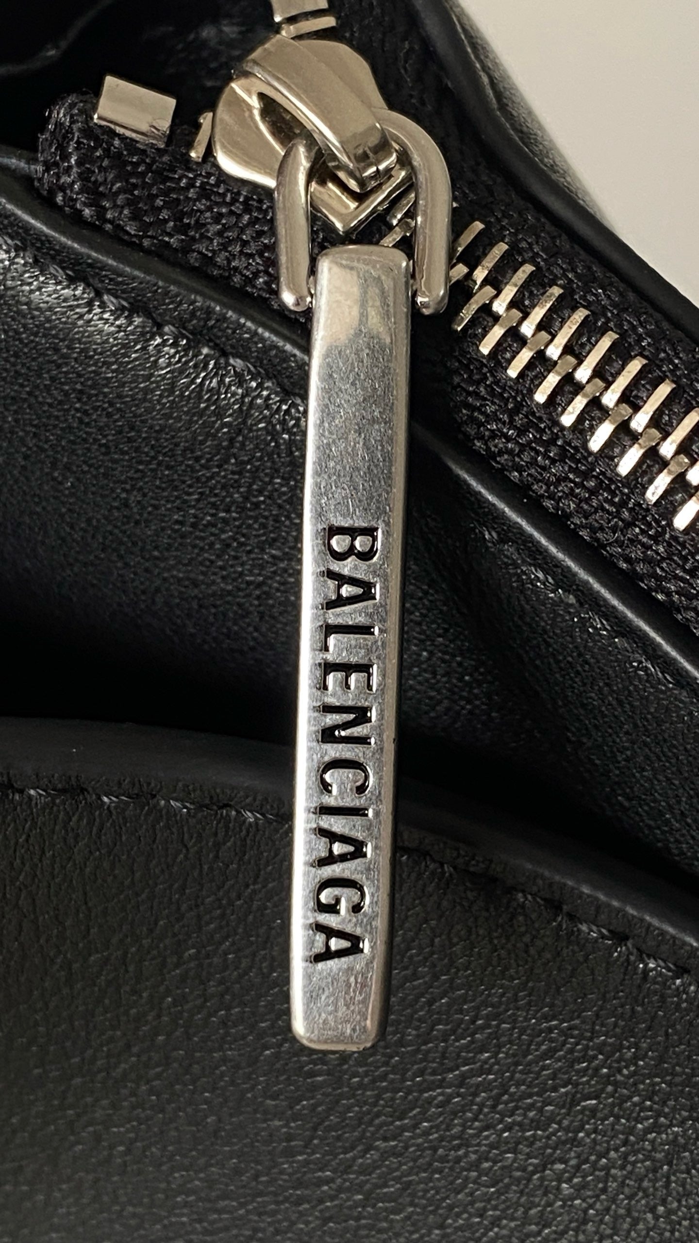 발렌시아가 로데오 슬링 포셰트백