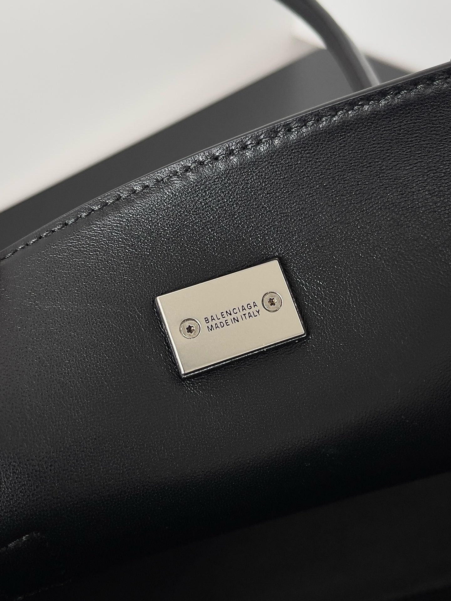 발렌시아가 벨 에어 캐리 올 백 미디움