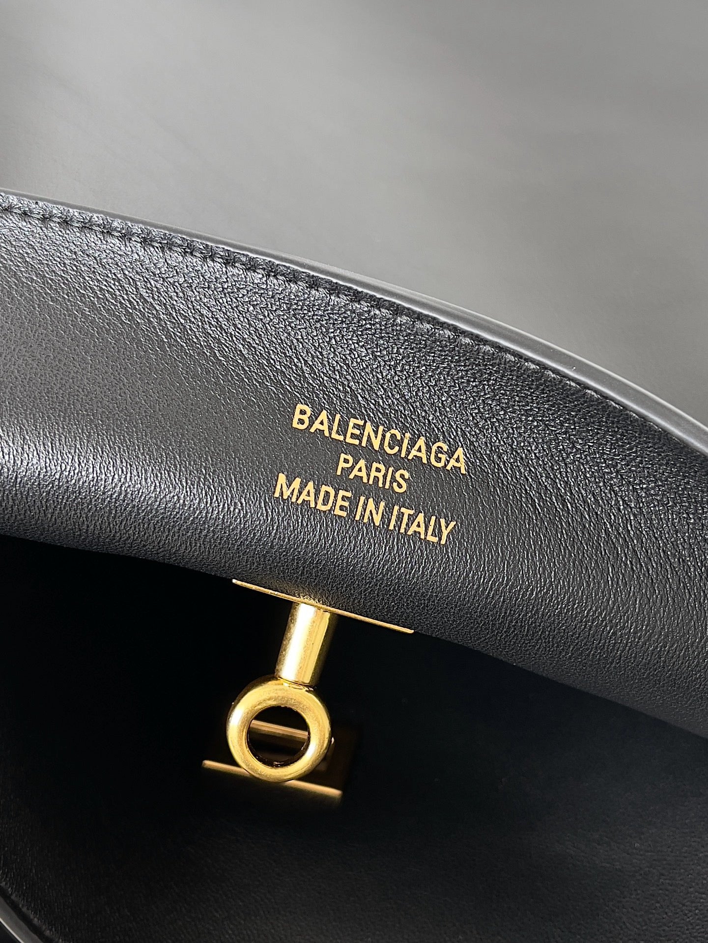 발렌시아가 벨 에어 호보백 라지