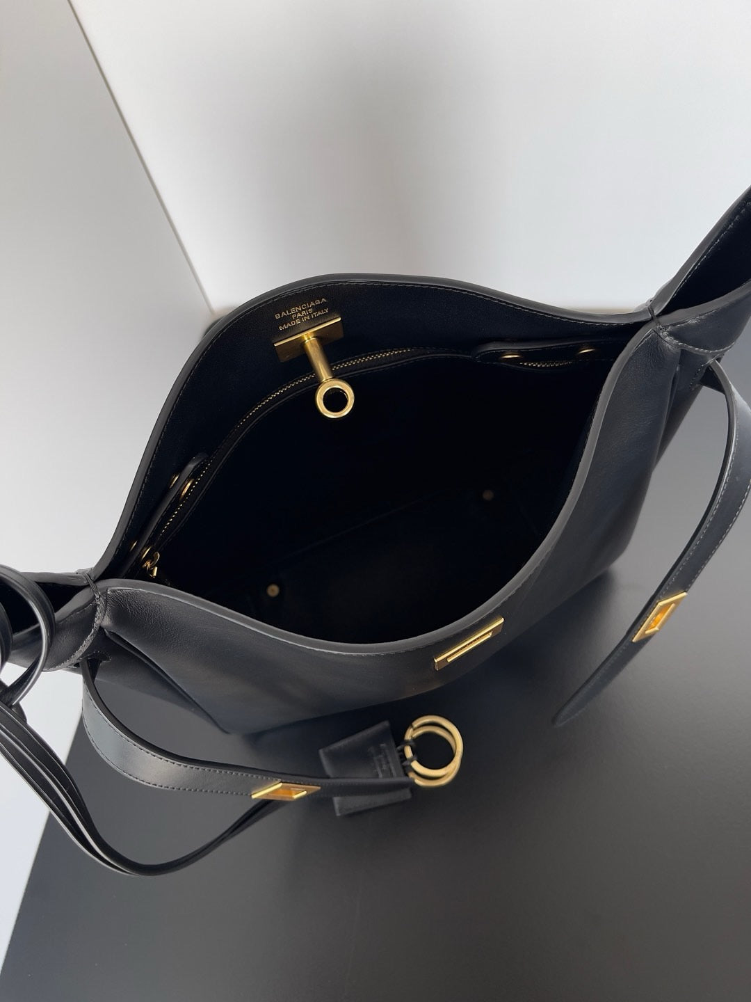 발렌시아가 벨 에어 호보백 스몰