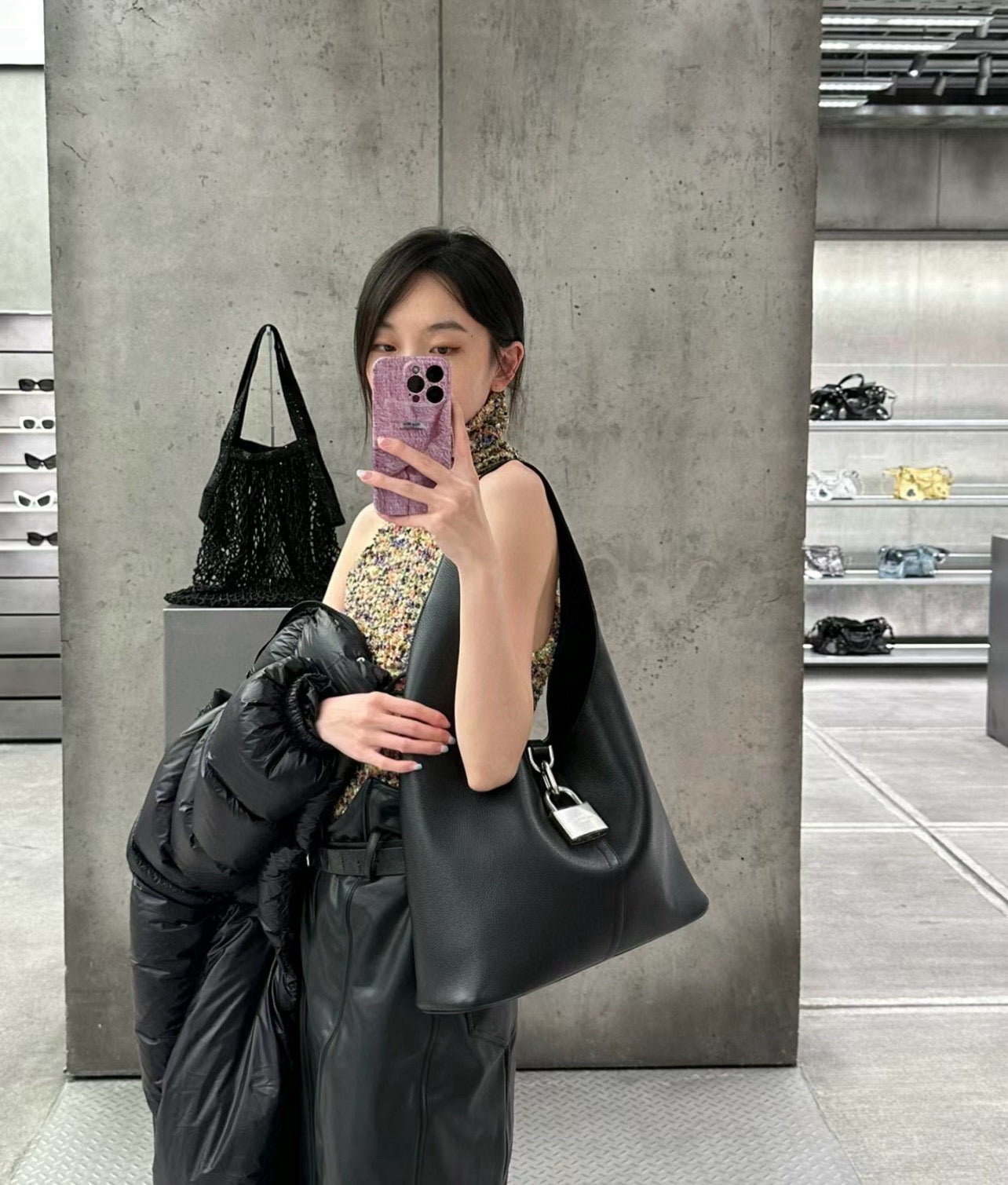 발렌시아가 락커 호보 숄더백 미디움
