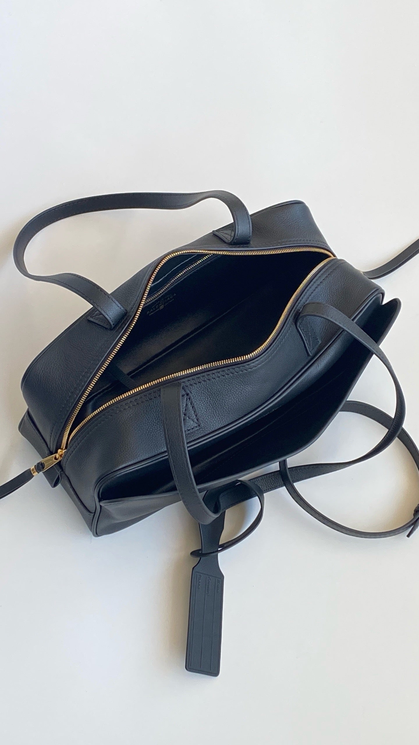 발렌시아가 캐리 레더 스몰 볼링백