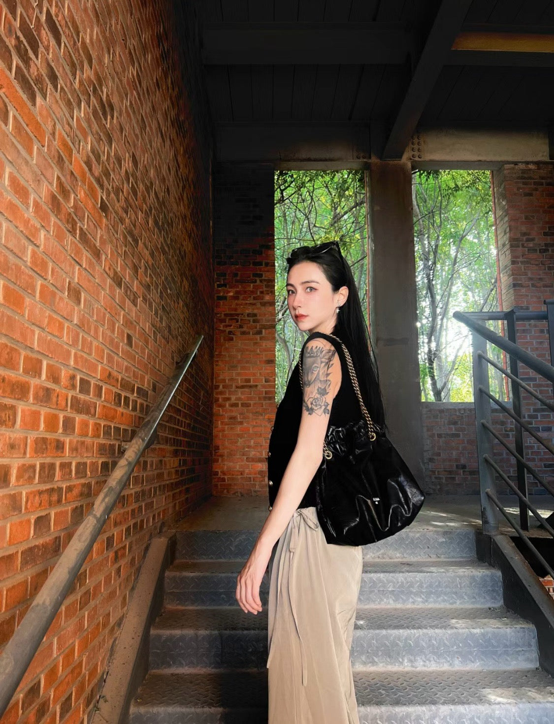 발렌시아가 크러쉬 토트백 미디움