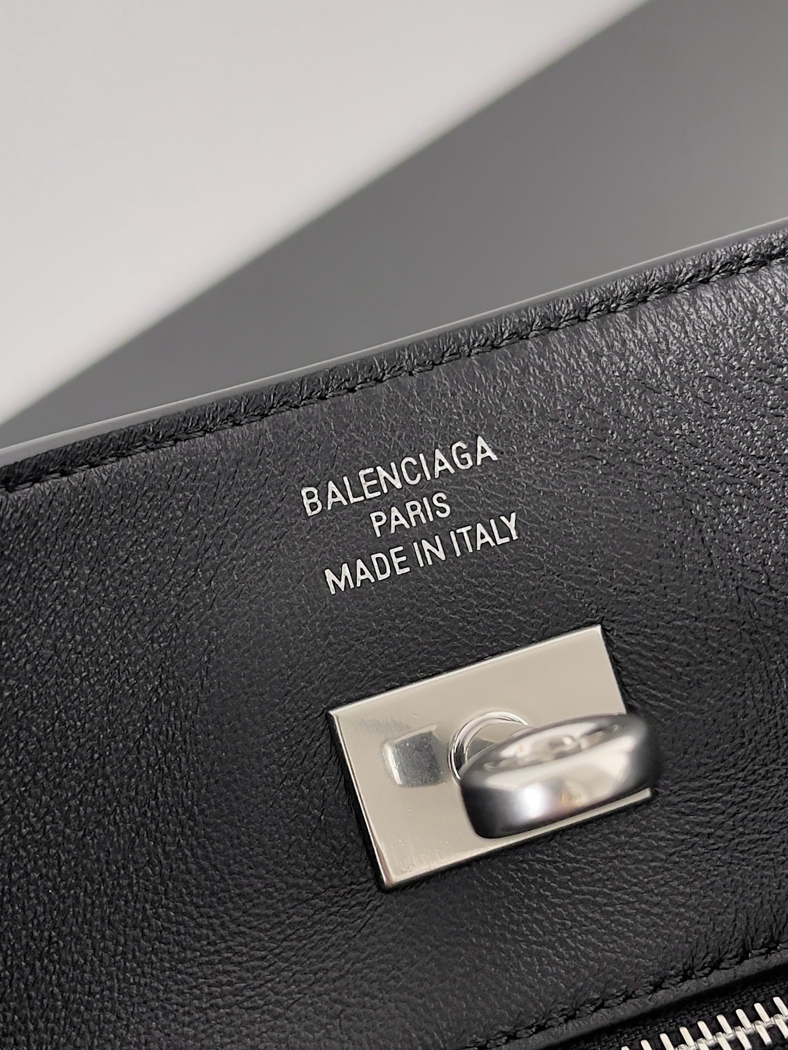 발렌시아가 벨 에어 숄더백 스몰