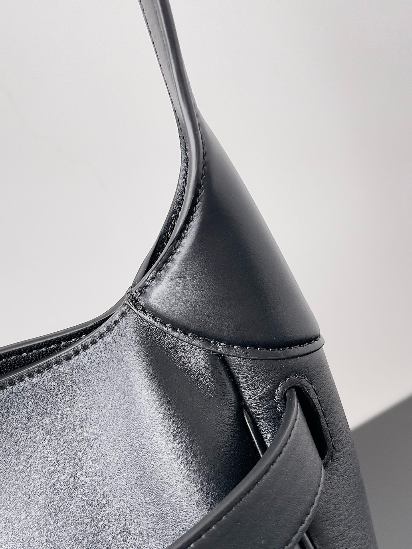 발렌시아가 벨 에어 숄더백 스몰