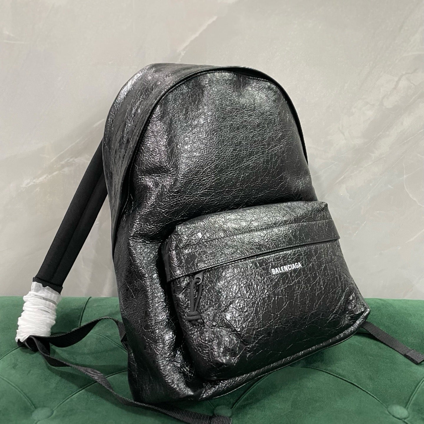 발렌시아가 익스플로러 백팩 블랙