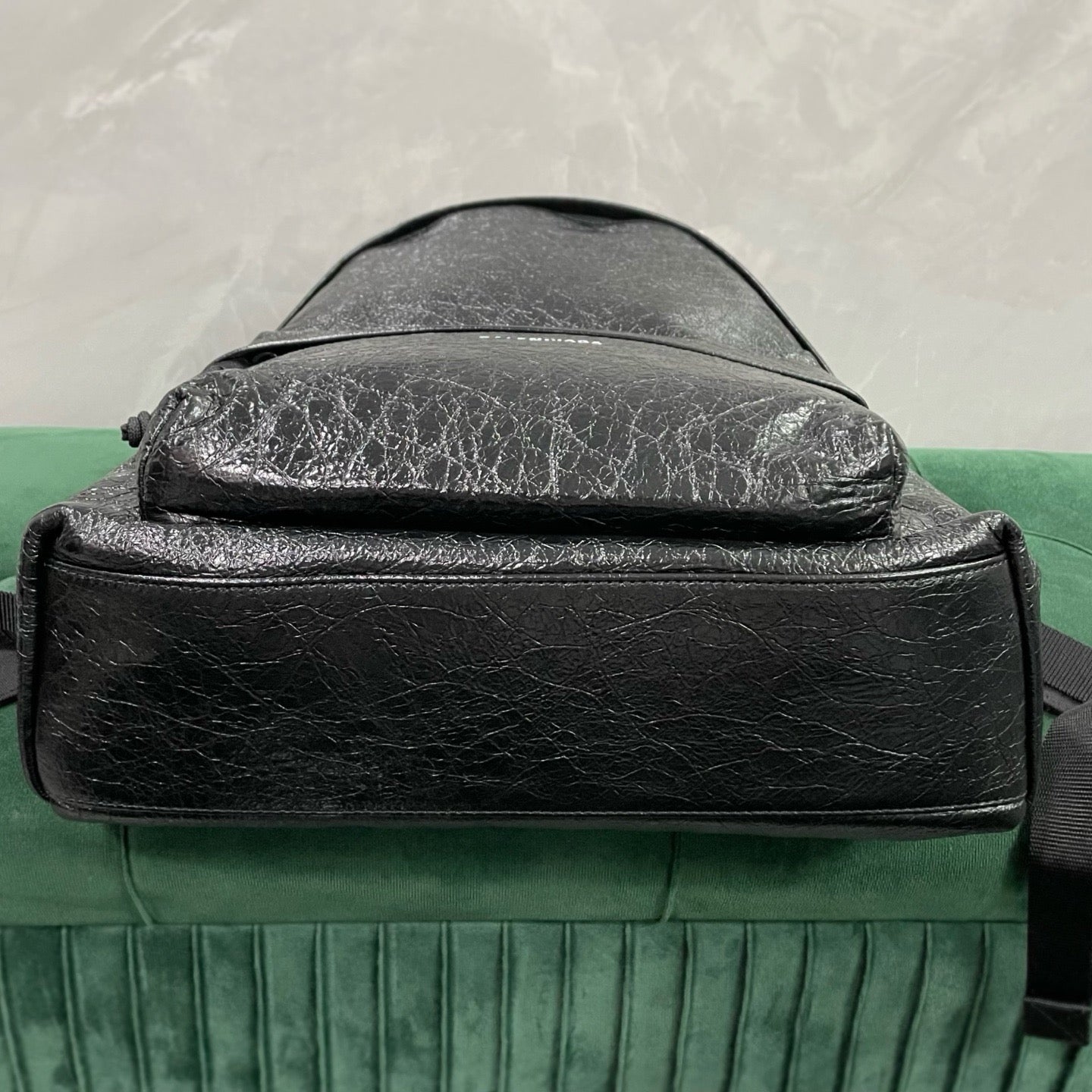 발렌시아가 익스플로러 백팩 블랙