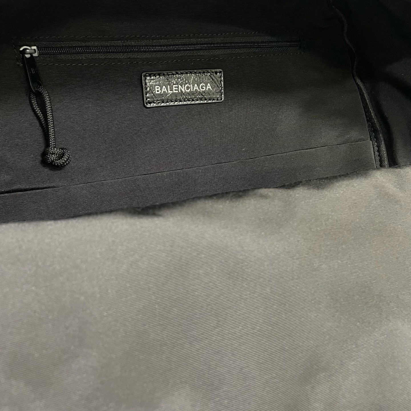 발렌시아가 익스플로러 백팩 블랙